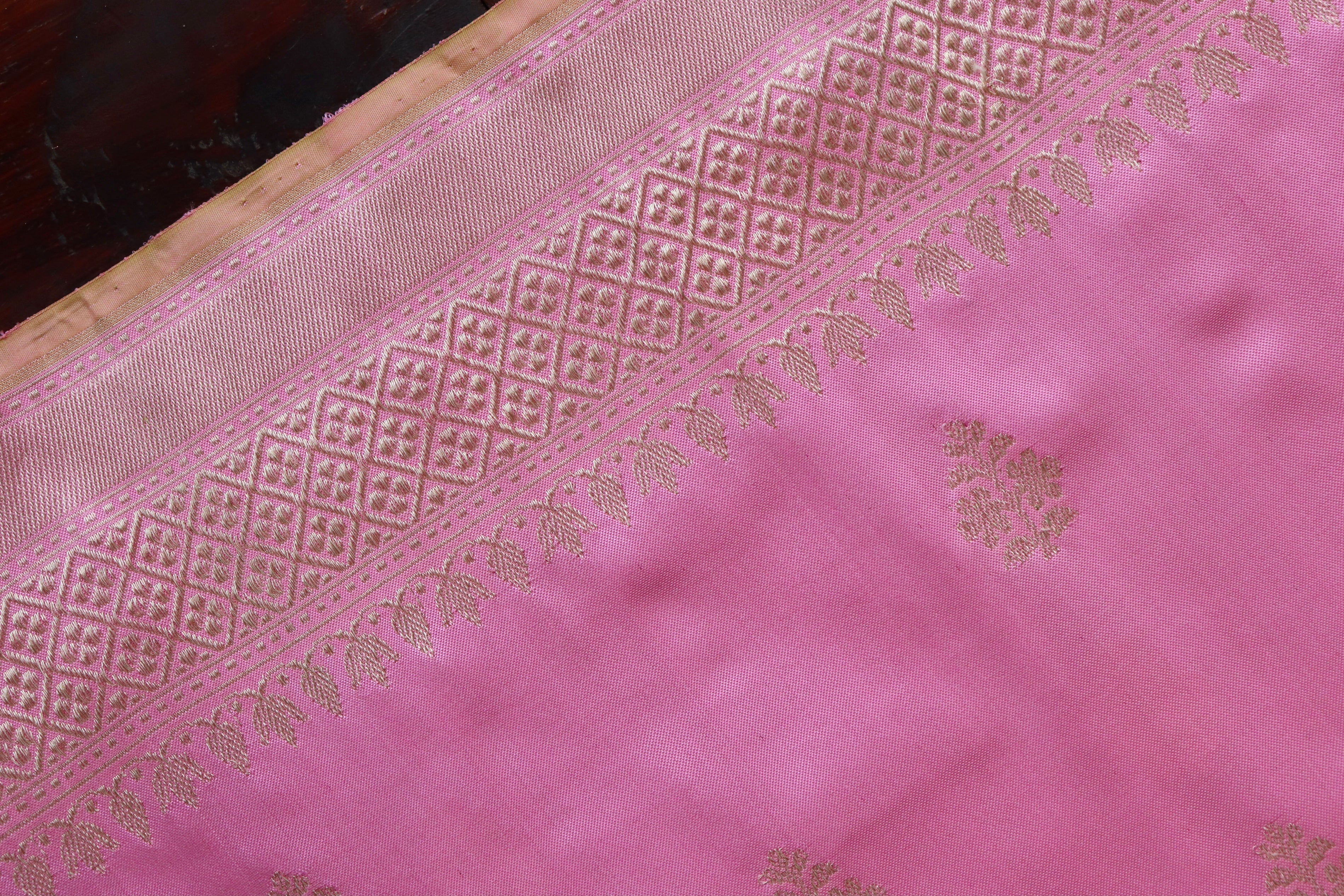 Pink Leaf Motif Handloom Banarasi Silk Saree