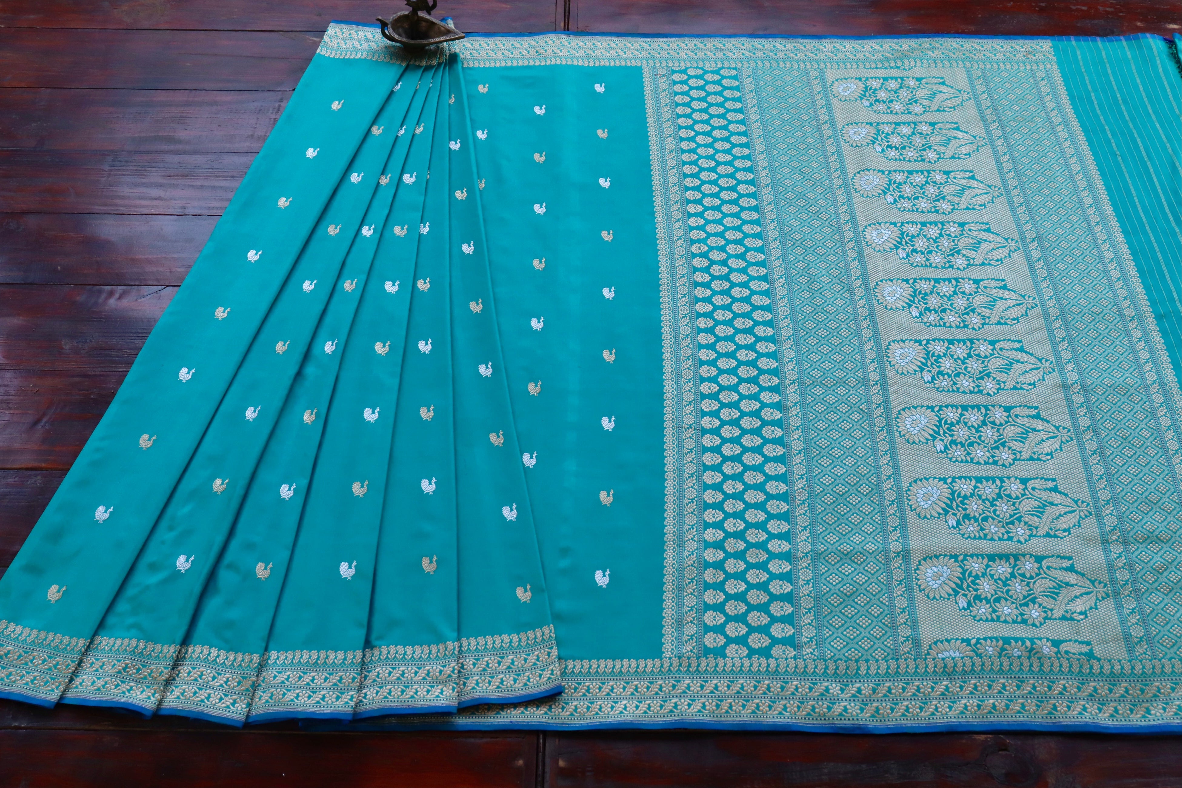 Light Peacock Motif Pure Silk Handloom Banarasi Saree