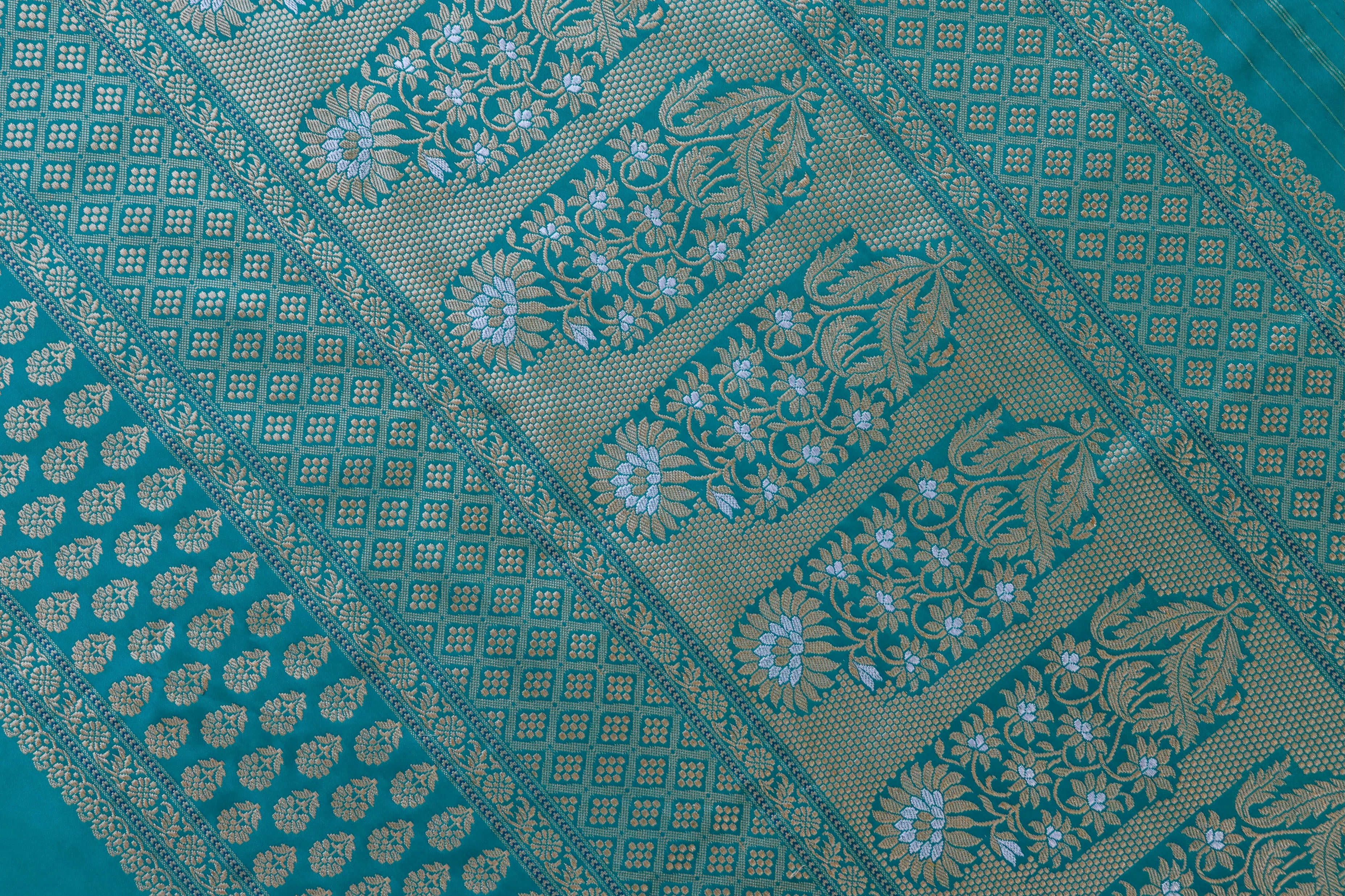 Light Peacock Motif Pure Silk Handloom Banarasi Saree
