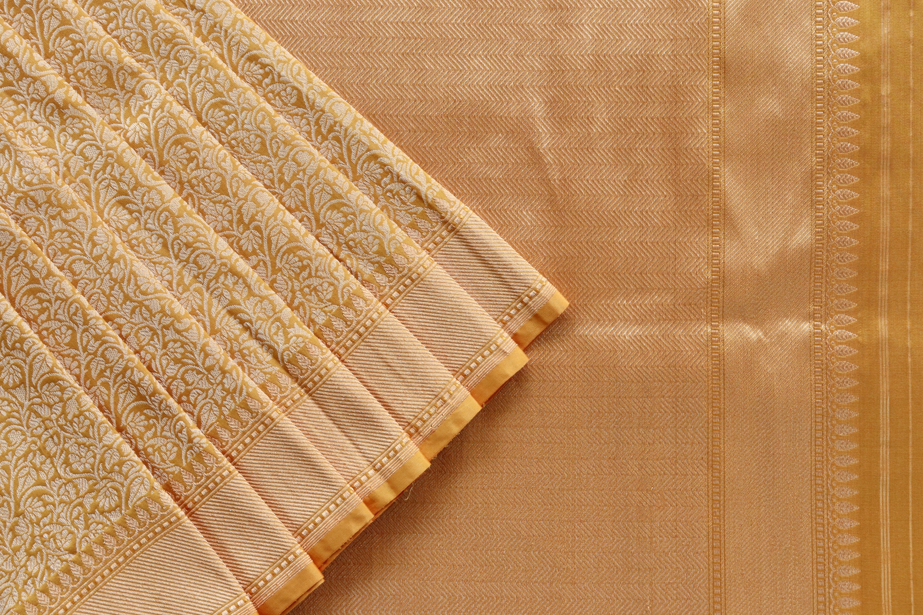 Gold Tanchoi Pure Silk Handloom Banarasi Saree