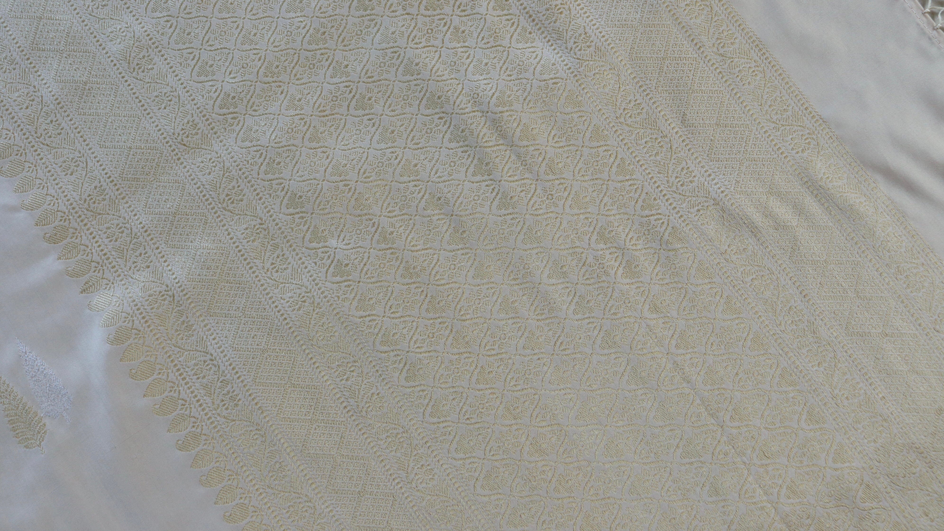 Ivory Sona Rupa Pure Silk Handloom Banarasi Saree