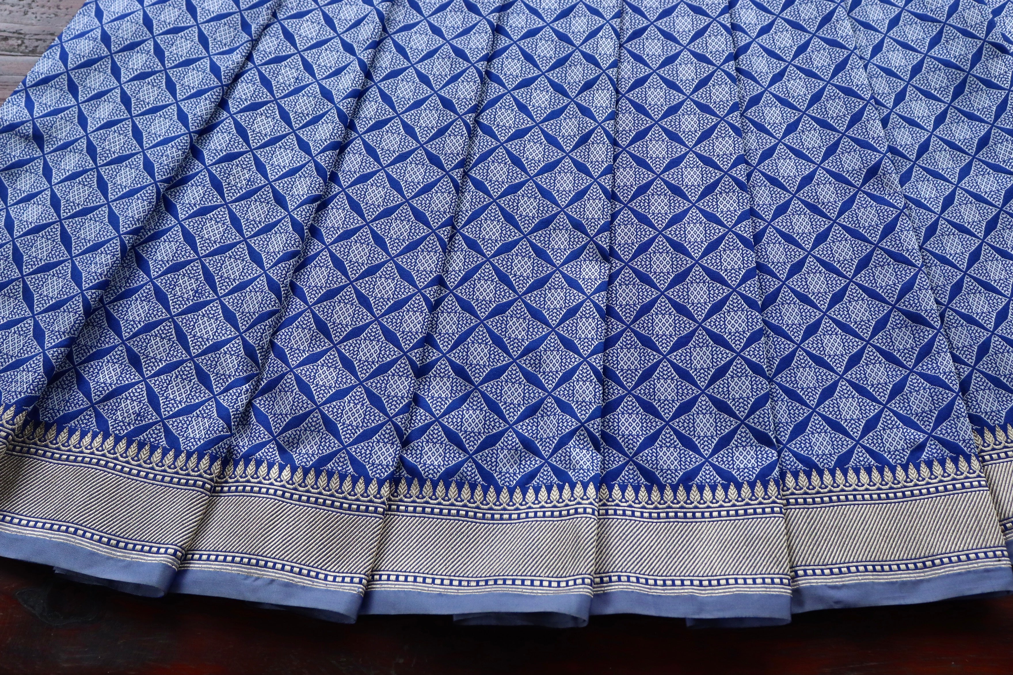 Navy Blue Tanchoi Pure Silk Handloom Banarasi Saree