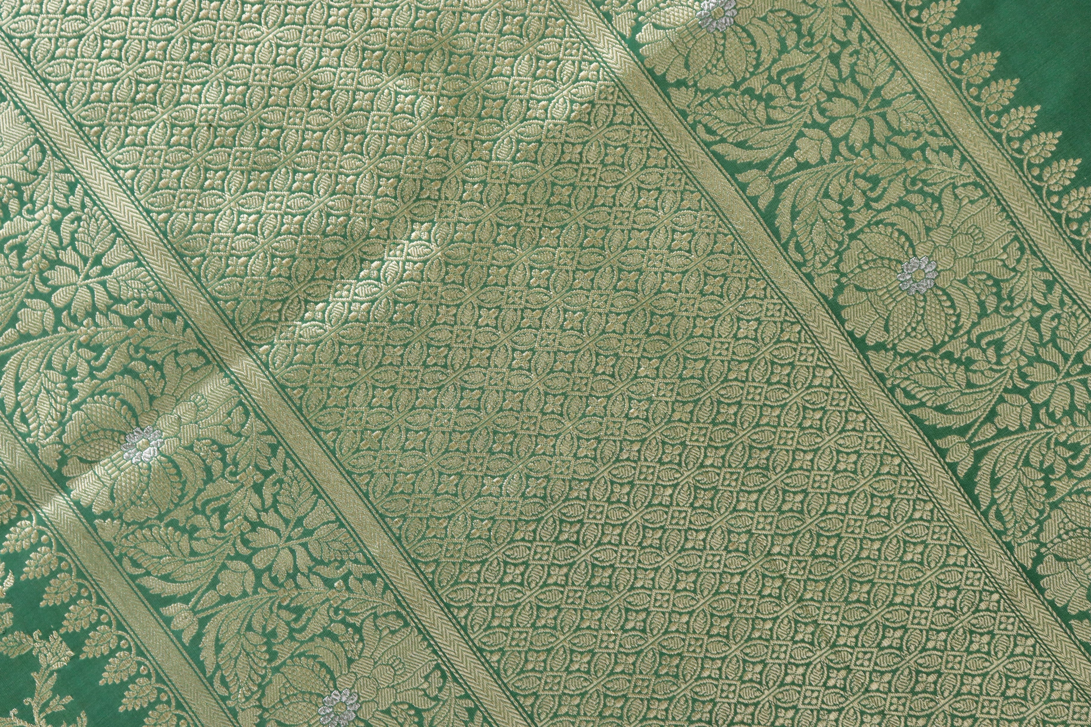 Green Chinar Pure Silk Handloom Banarasi Jangla Saree