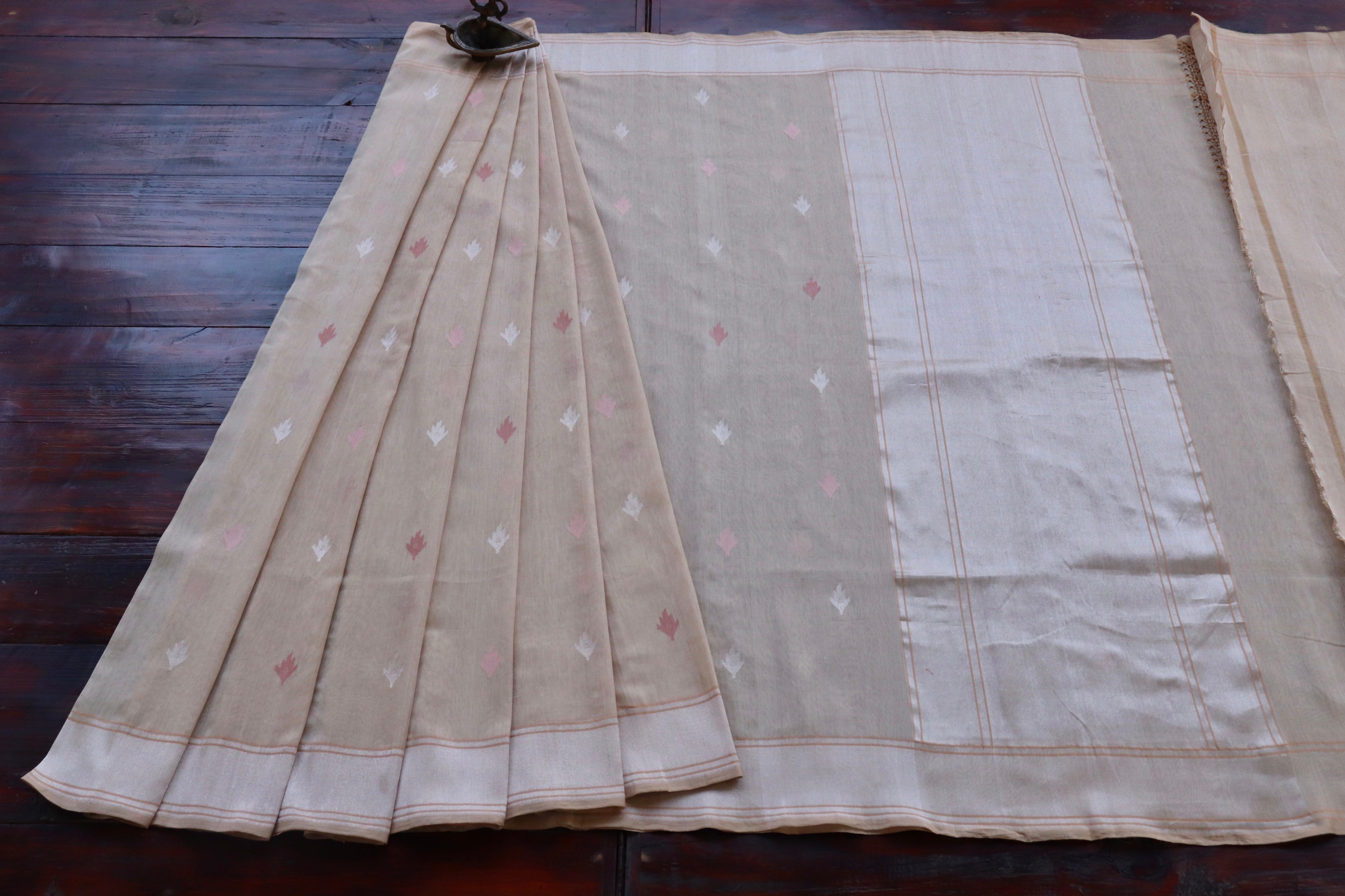 Cream Cotton Meenadar Kadhua Motif Banarasi Handloom Saree