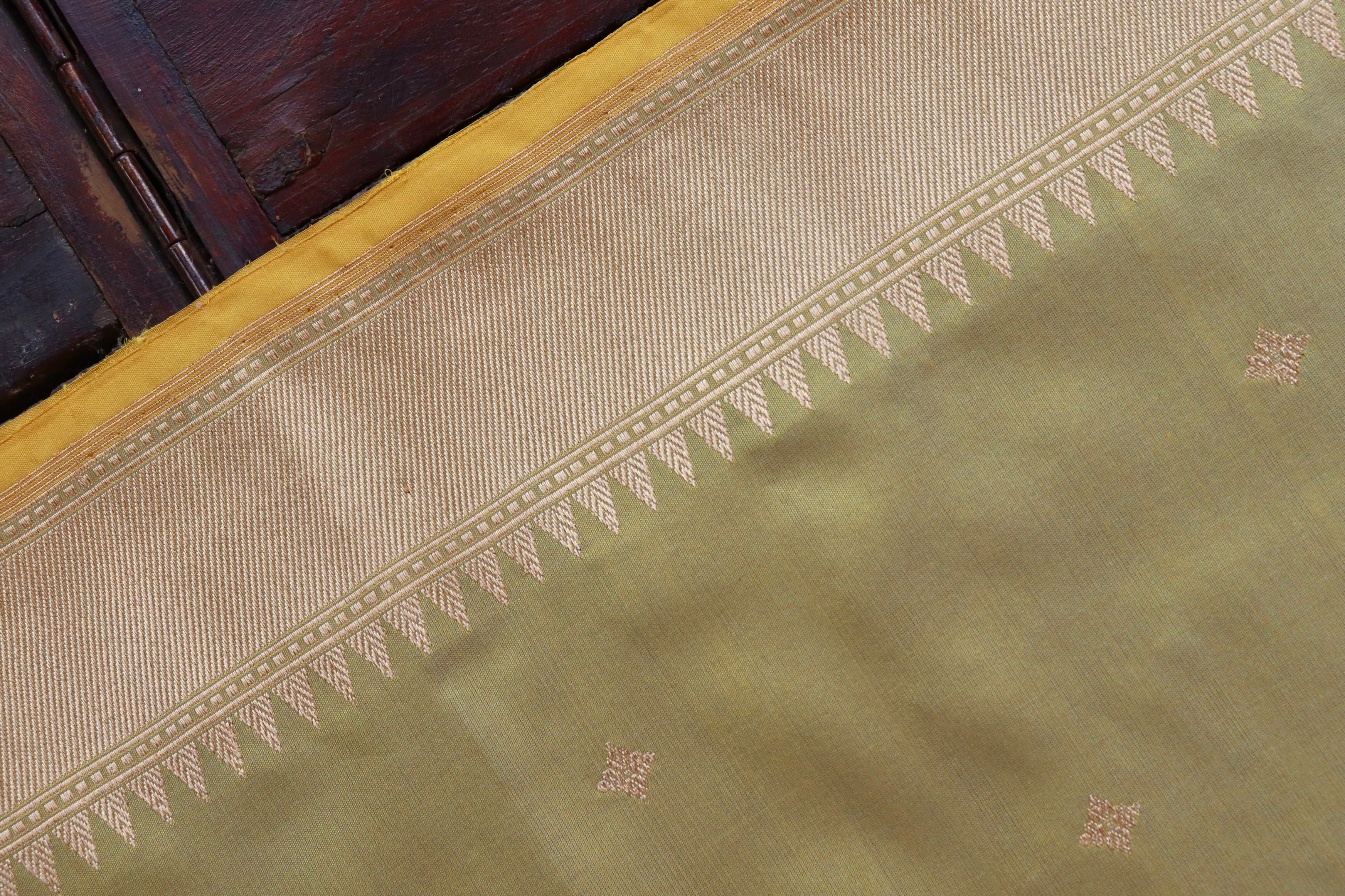 Olive Meenadar Kadhua  Pure Silk Handloom Banarasi Saree