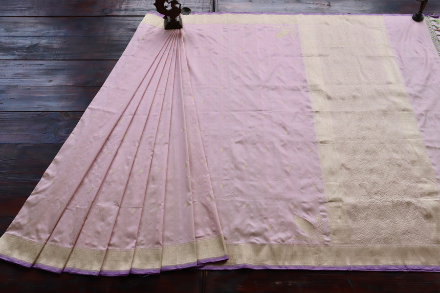Border close-up on Peachy Pink Kairy Kuniya Banarasi saree