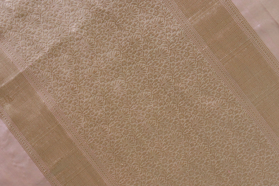Pleat detail of Peachy Pink Kairy Kuniya saree