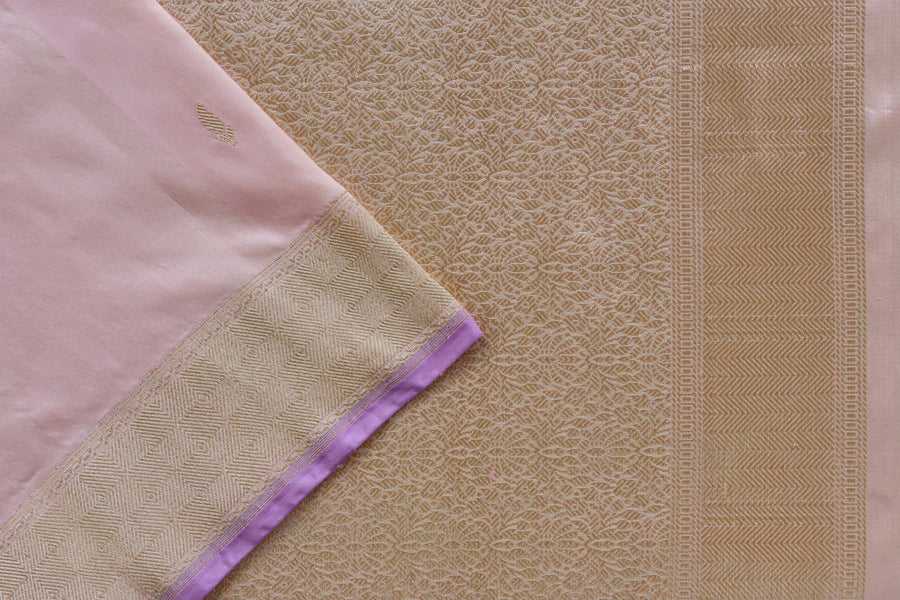 Full drape of Peachy Pink Kairy Kuniya pure silk Banarasi saree