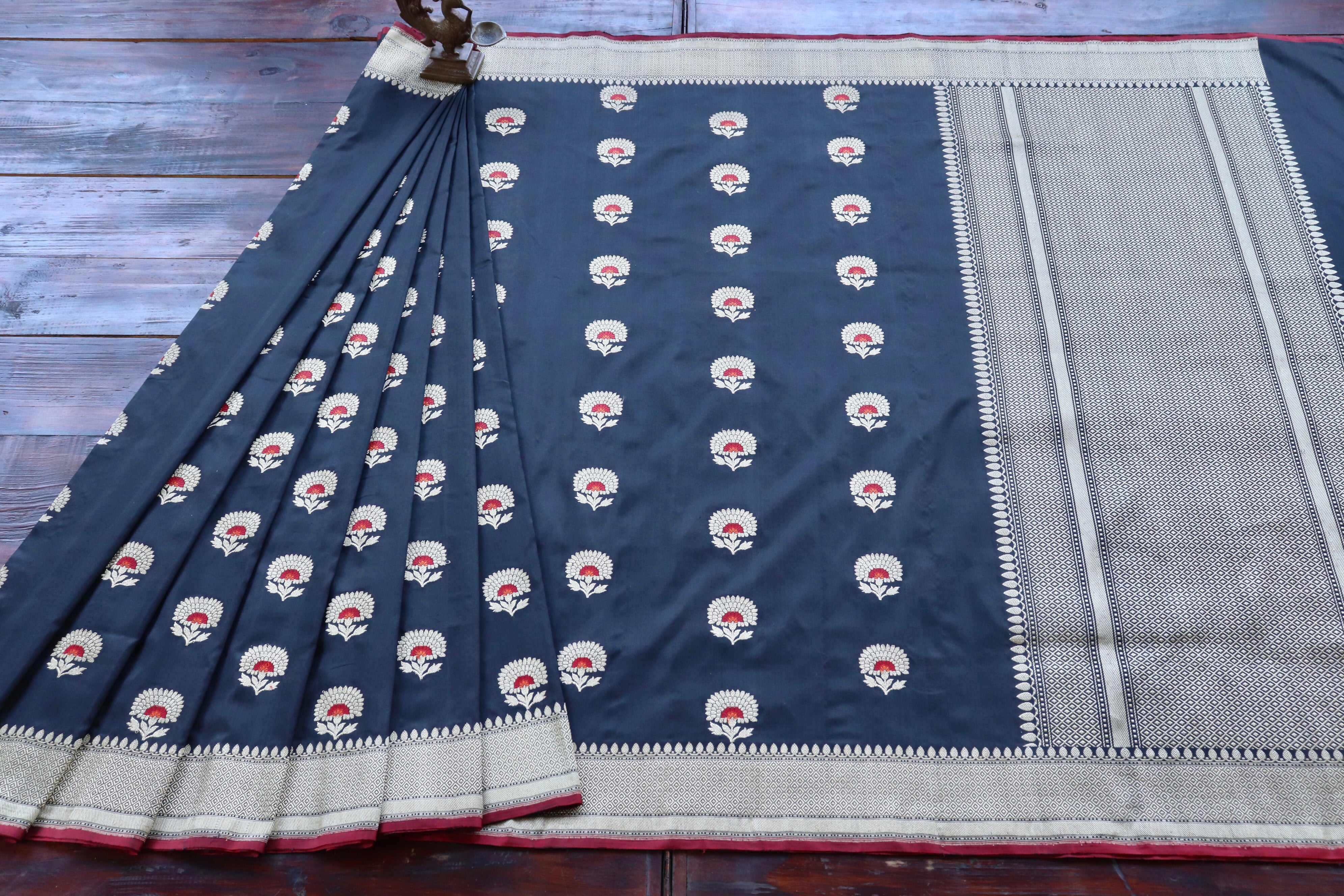 Black Genda Motif Pure Silk Handloom Banarasi Saree