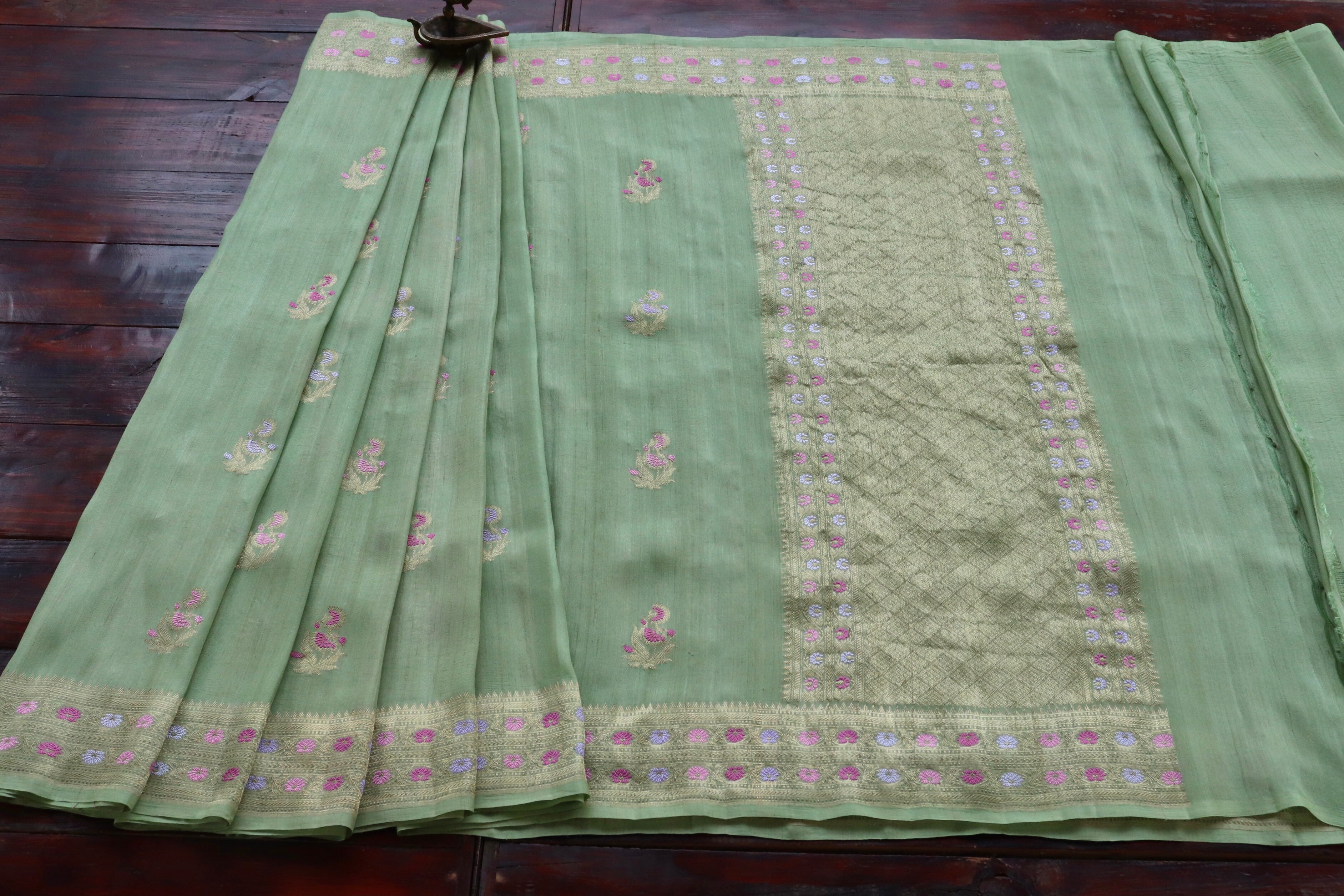 Green Guldasta Pure Tussar Silk Handloom Banarasi Saree