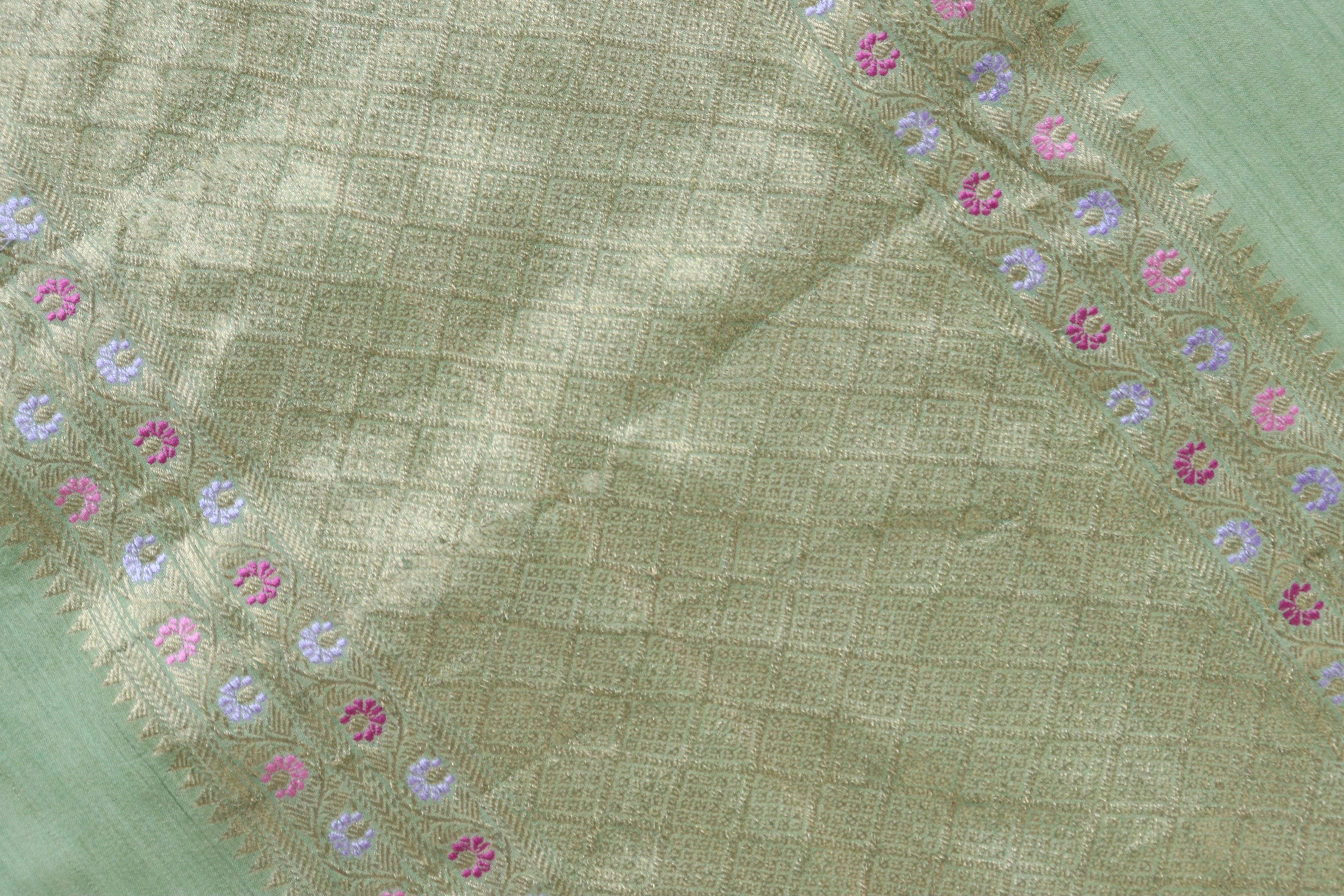 Green Guldasta Pure Tussar Silk Handloom Banarasi Saree