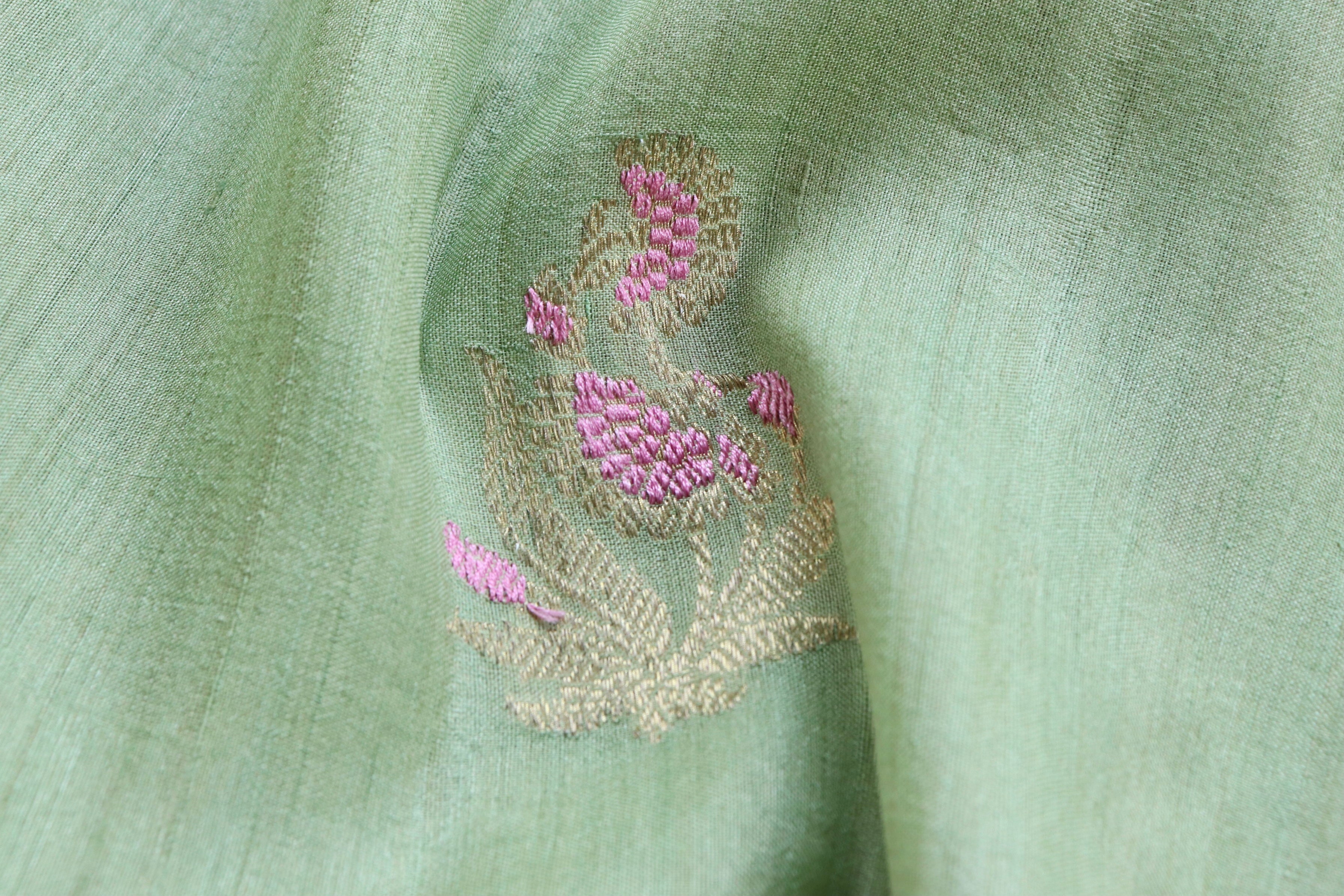 Green Guldasta Pure Tussar Silk Handloom Banarasi Saree