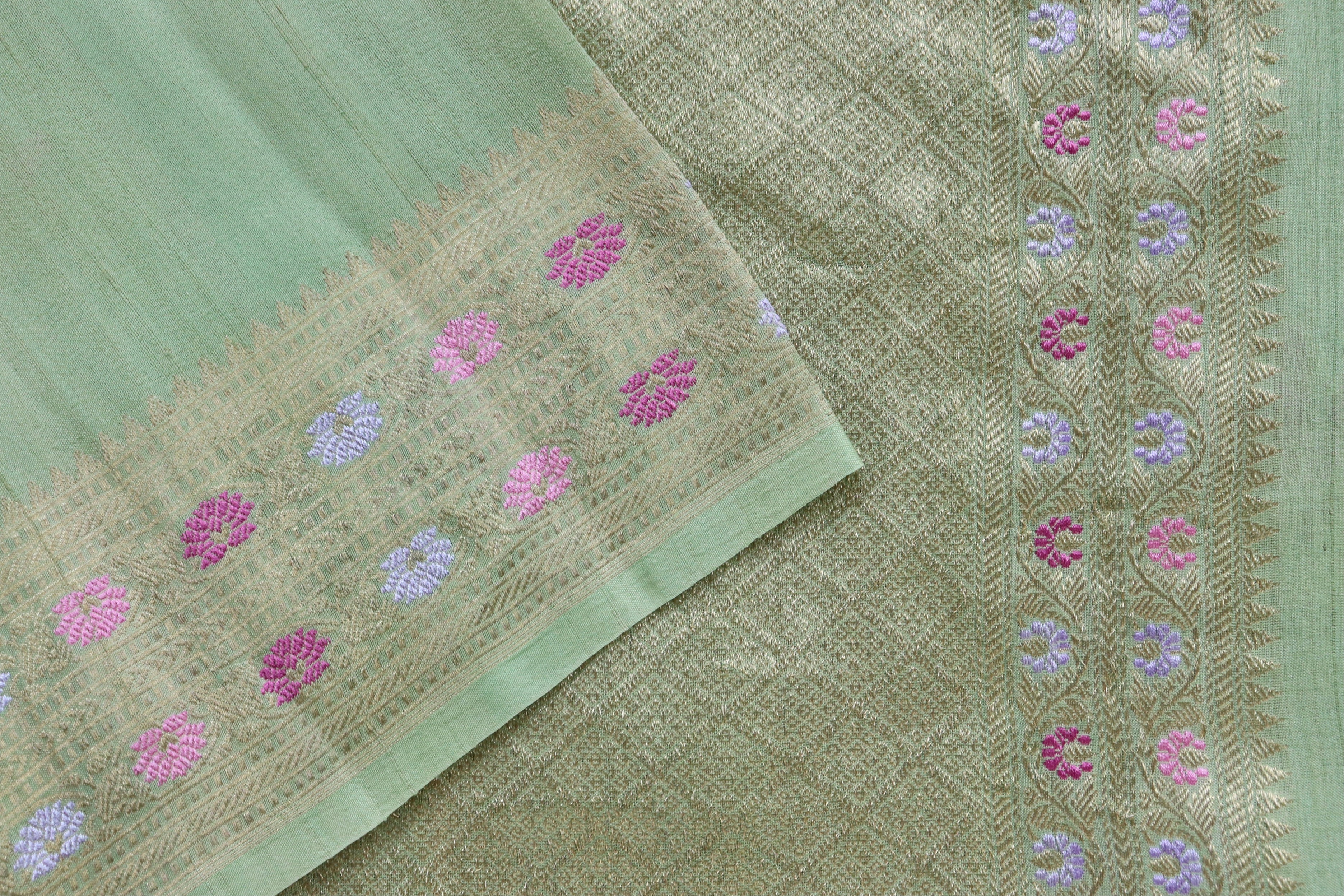 Green Guldasta Pure Tussar Silk Handloom Banarasi Saree
