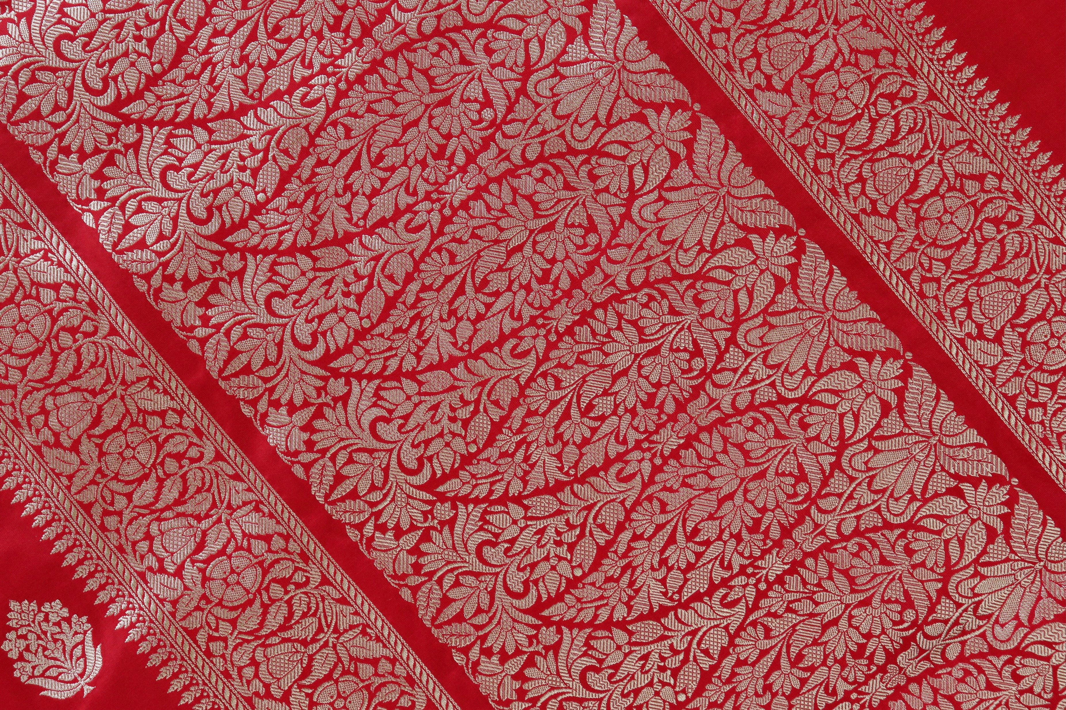 Bright Red Parizaat Motif Pure Silk Handloom Banarasi Saree