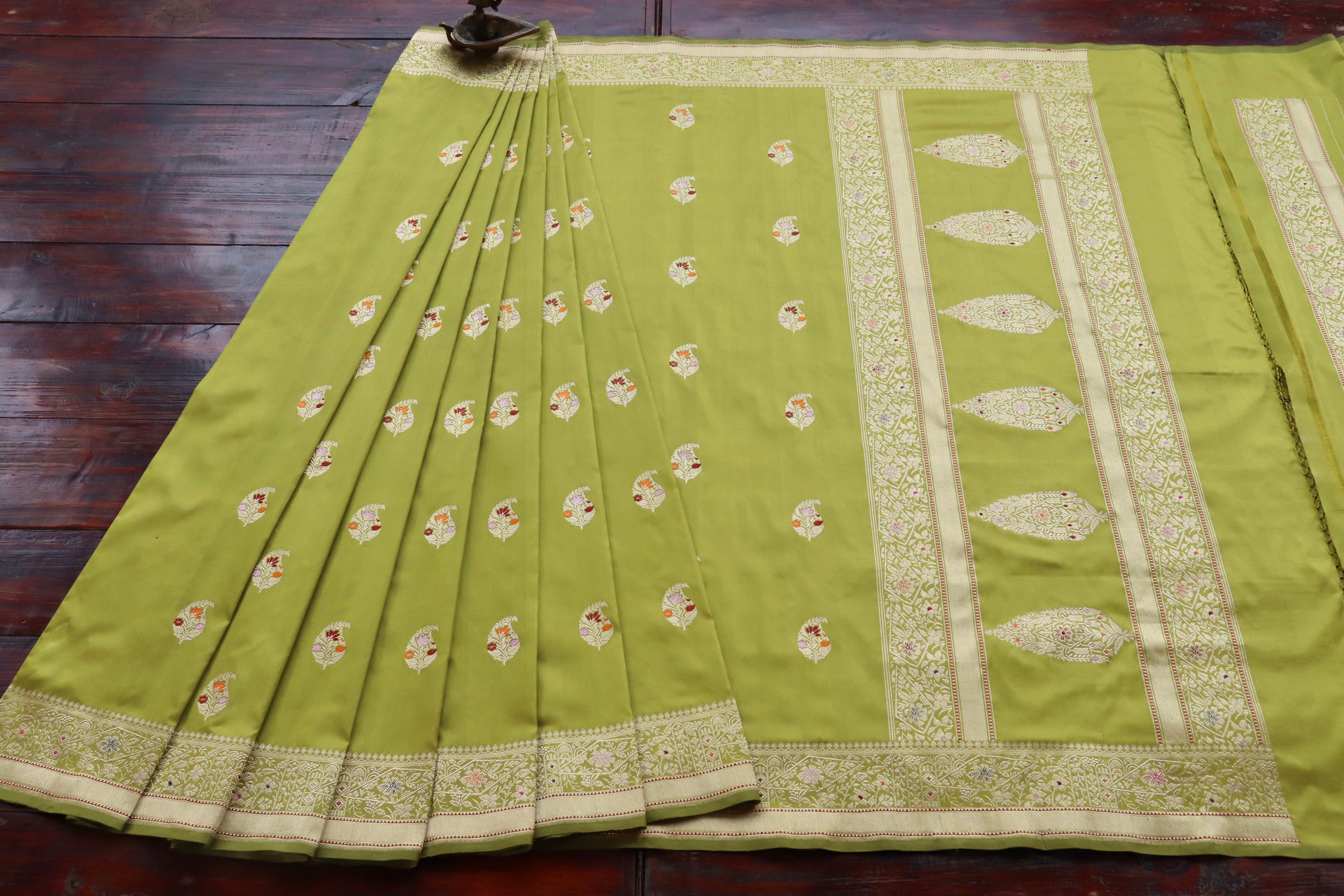 Pear Green Kairy Pure Silk Handloom Banarasi Saree
