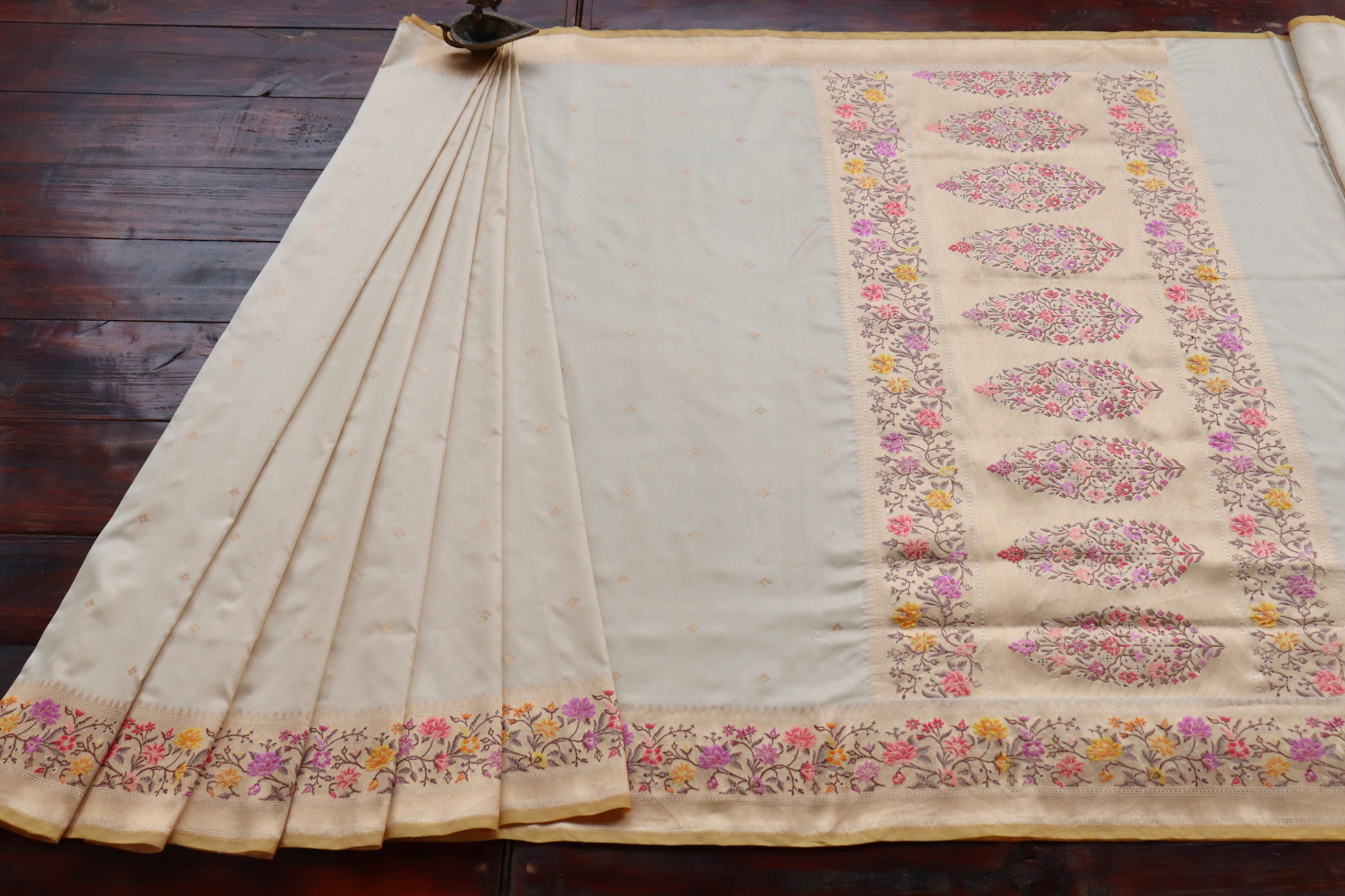 Ivory Meenadar Kadhua  Pure Silk Handloom Banarasi Saree