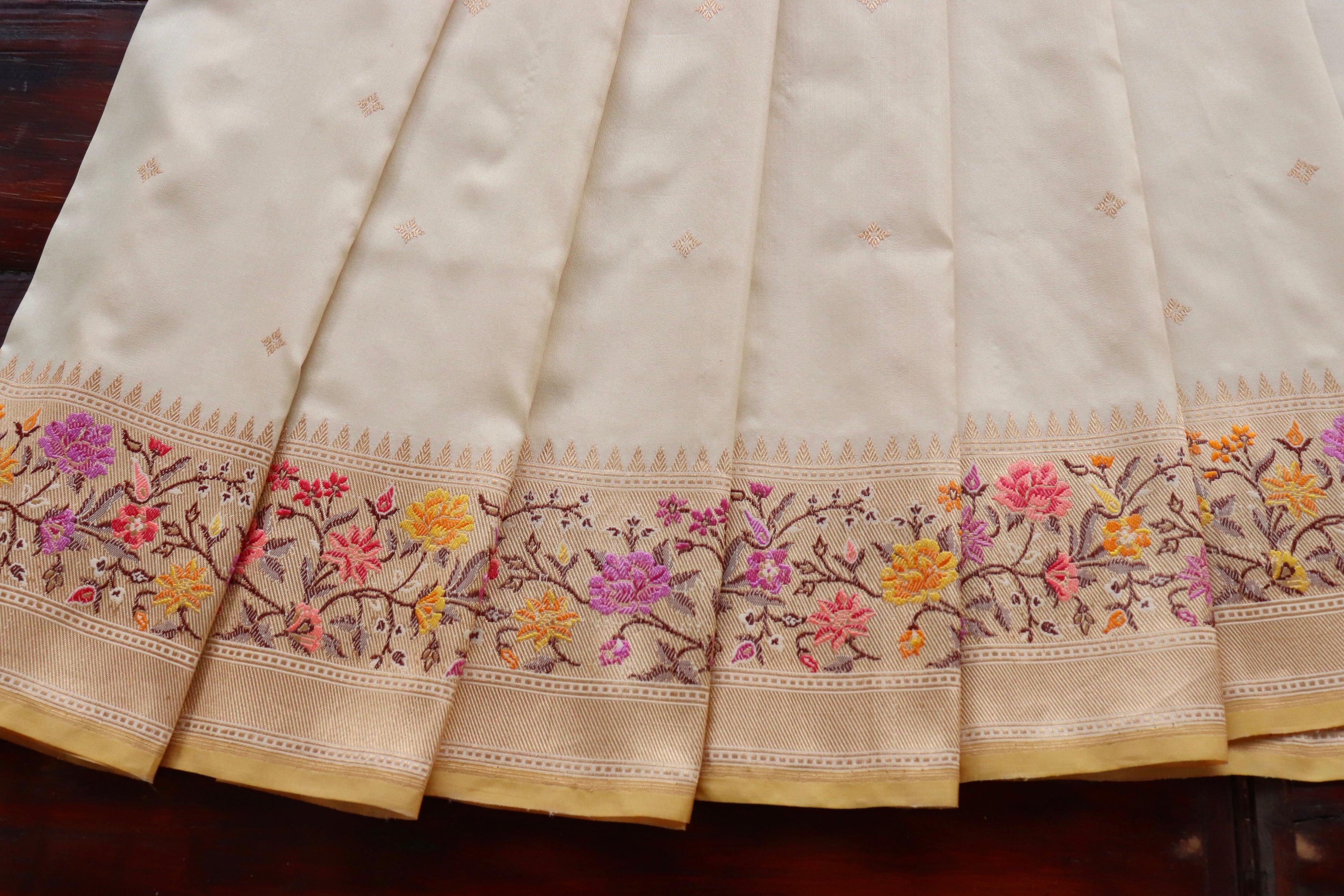 Ivory Meenadar Kadhua  Pure Silk Handloom Banarasi Saree