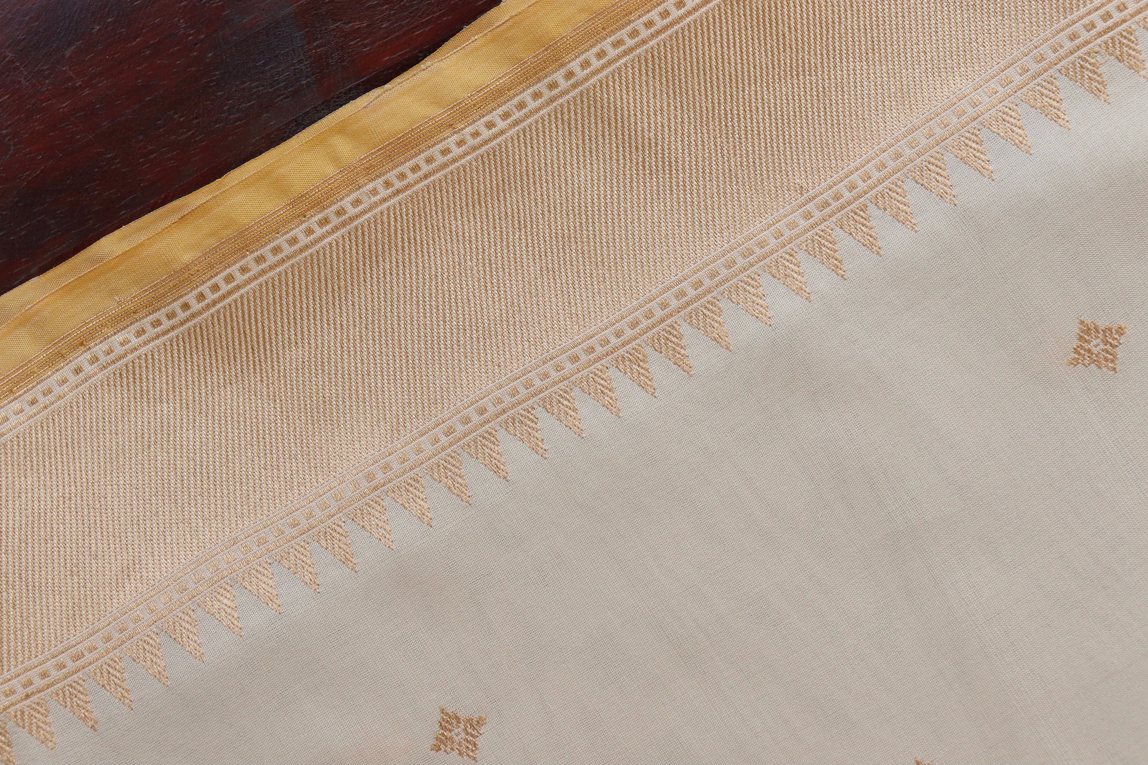 Ivory Meenadar Kadhua  Pure Silk Handloom Banarasi Saree