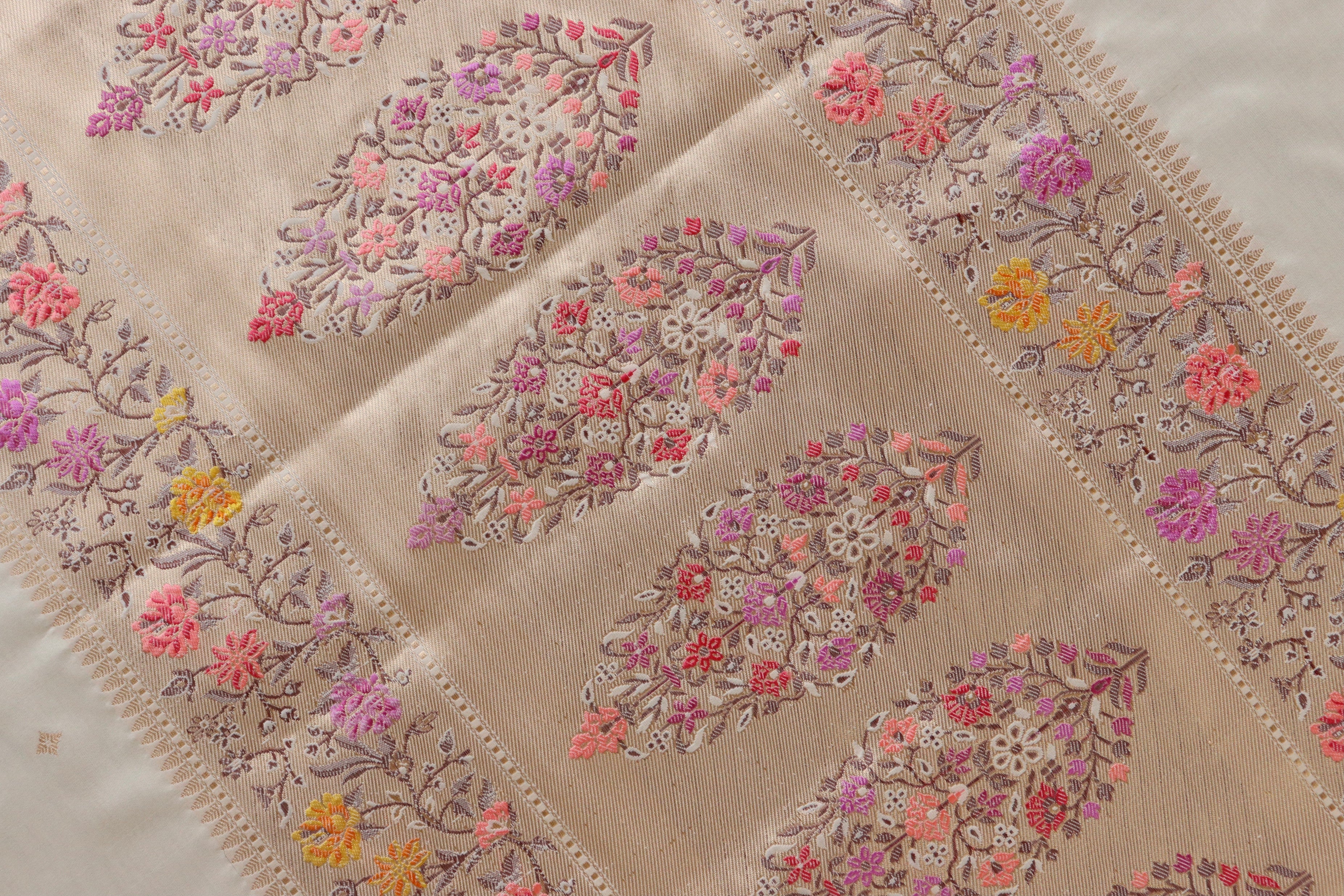 Ivory Meenadar Kadhua  Pure Silk Handloom Banarasi Saree