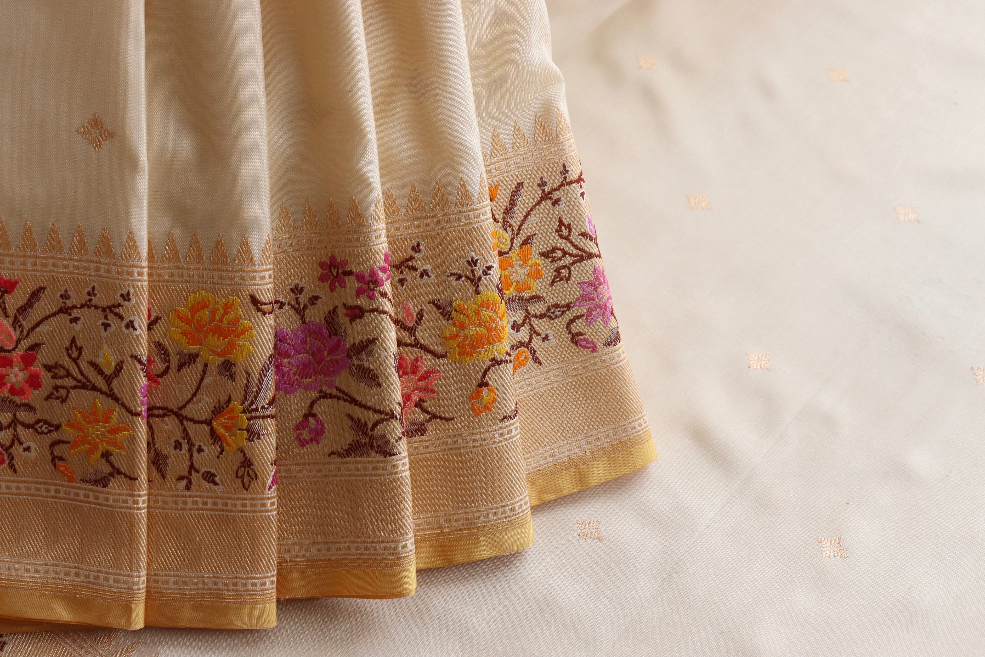 Ivory Meenadar Kadhua  Pure Silk Handloom Banarasi Saree