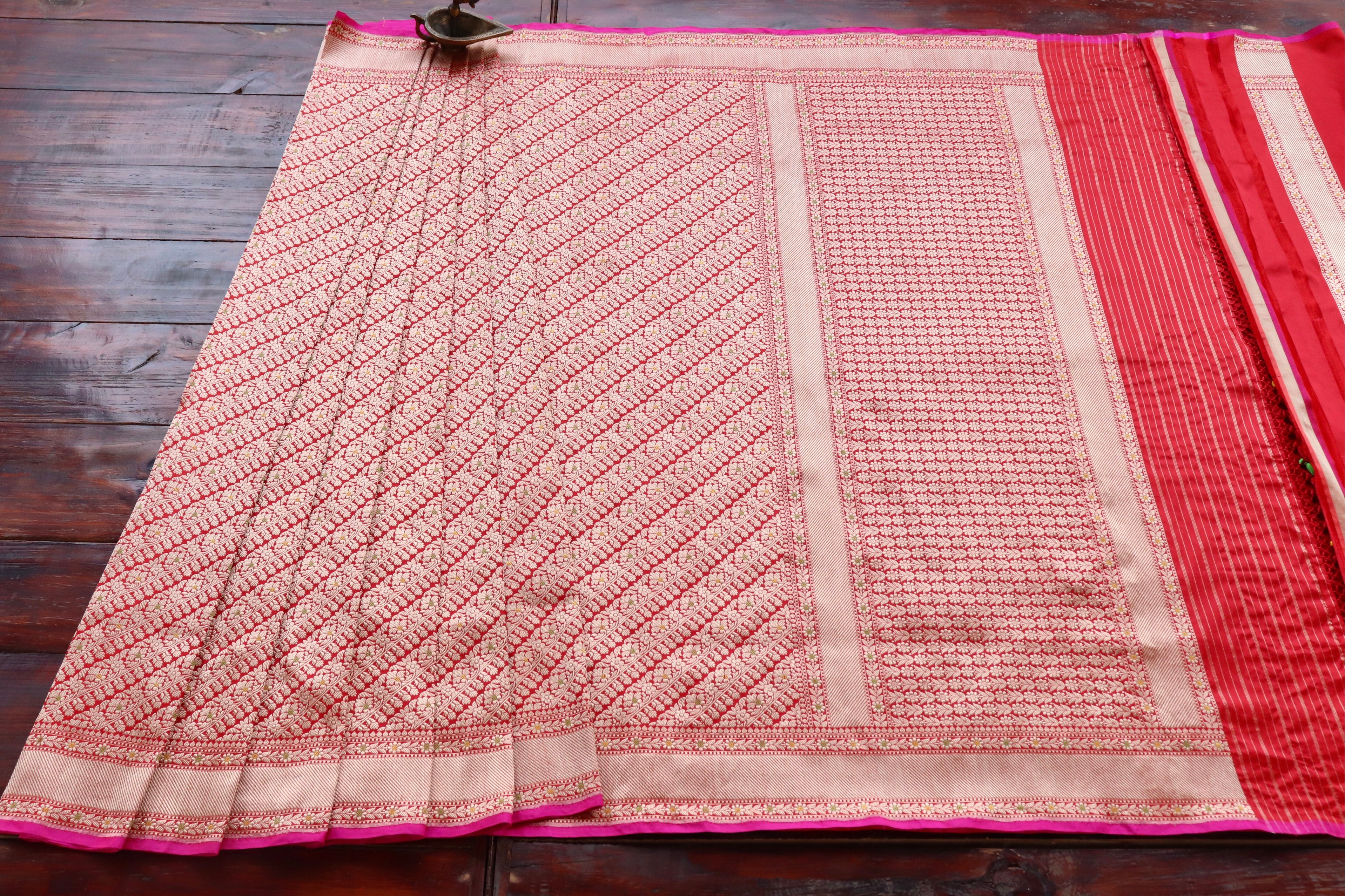 Red Meenadar Adda Tanchoi Pure Silk Handloom Banarasi Saree