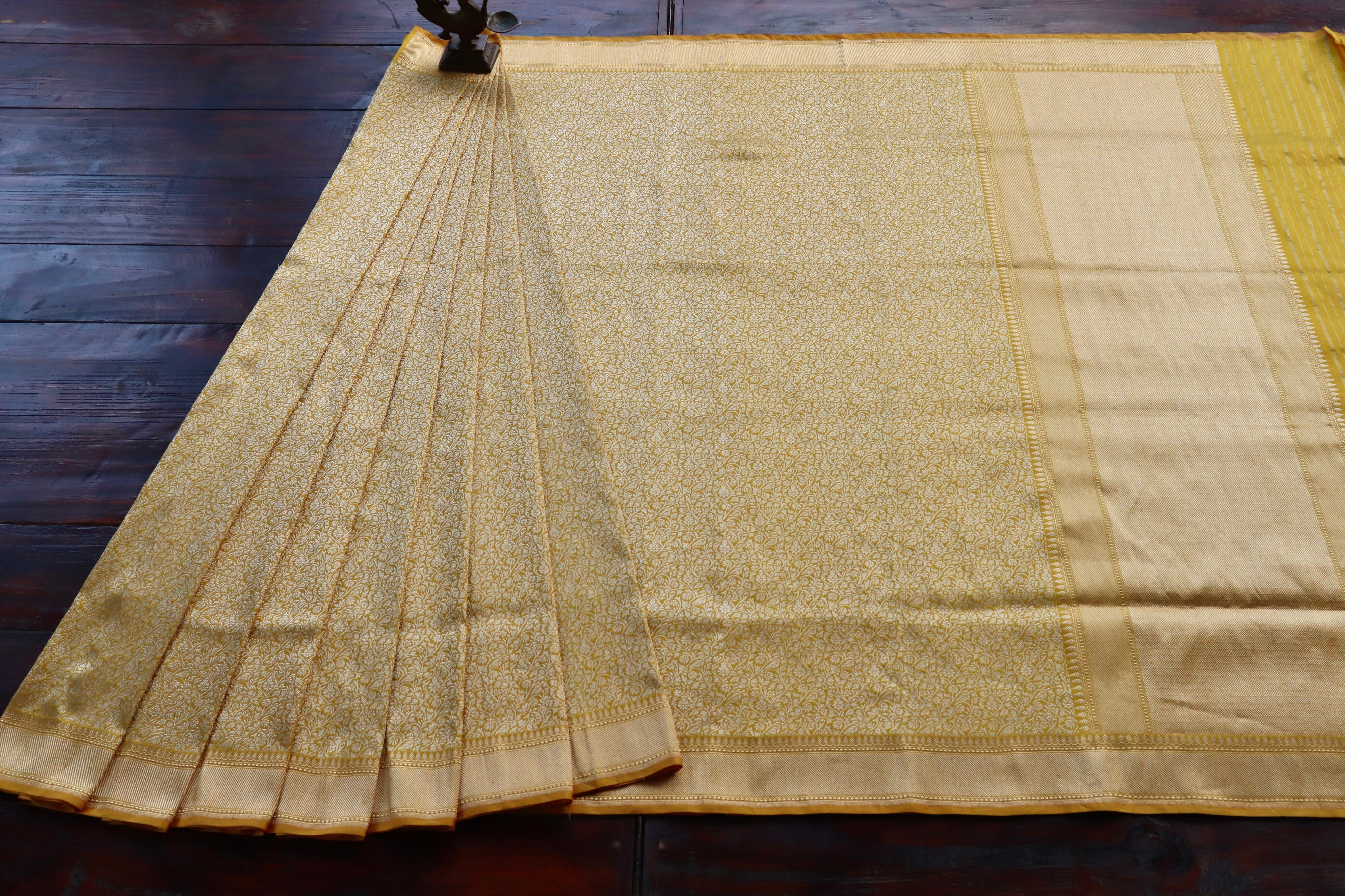 Gold Tanchoi Pure Silk Handloom Banarasi Saree