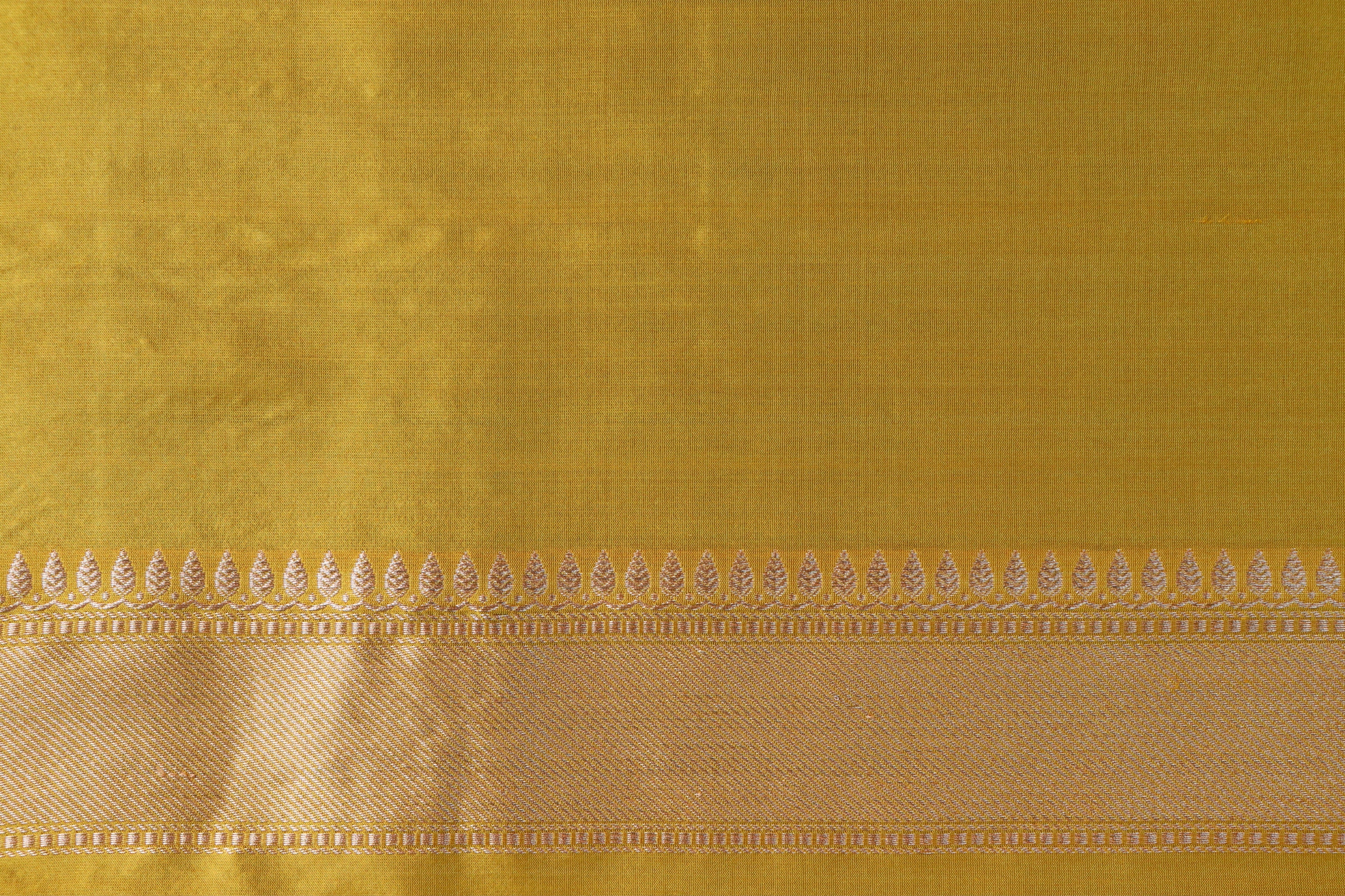 Gold Tanchoi Pure Silk Handloom Banarasi Saree