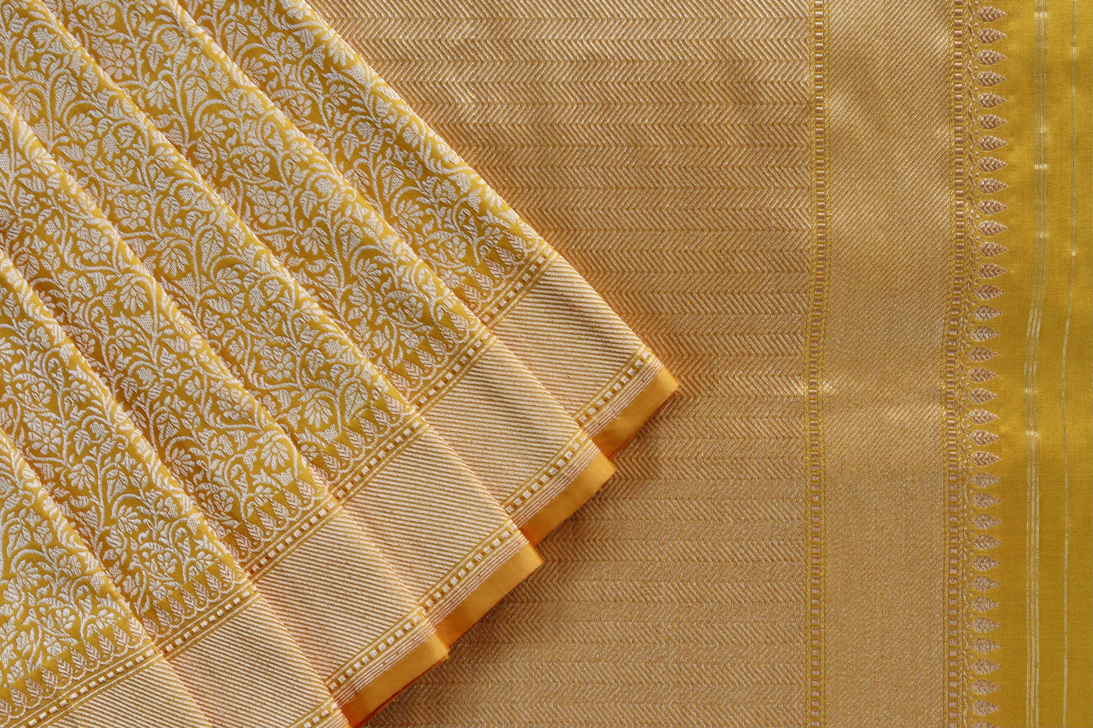 Gold Tanchoi Pure Silk Handloom Banarasi Saree