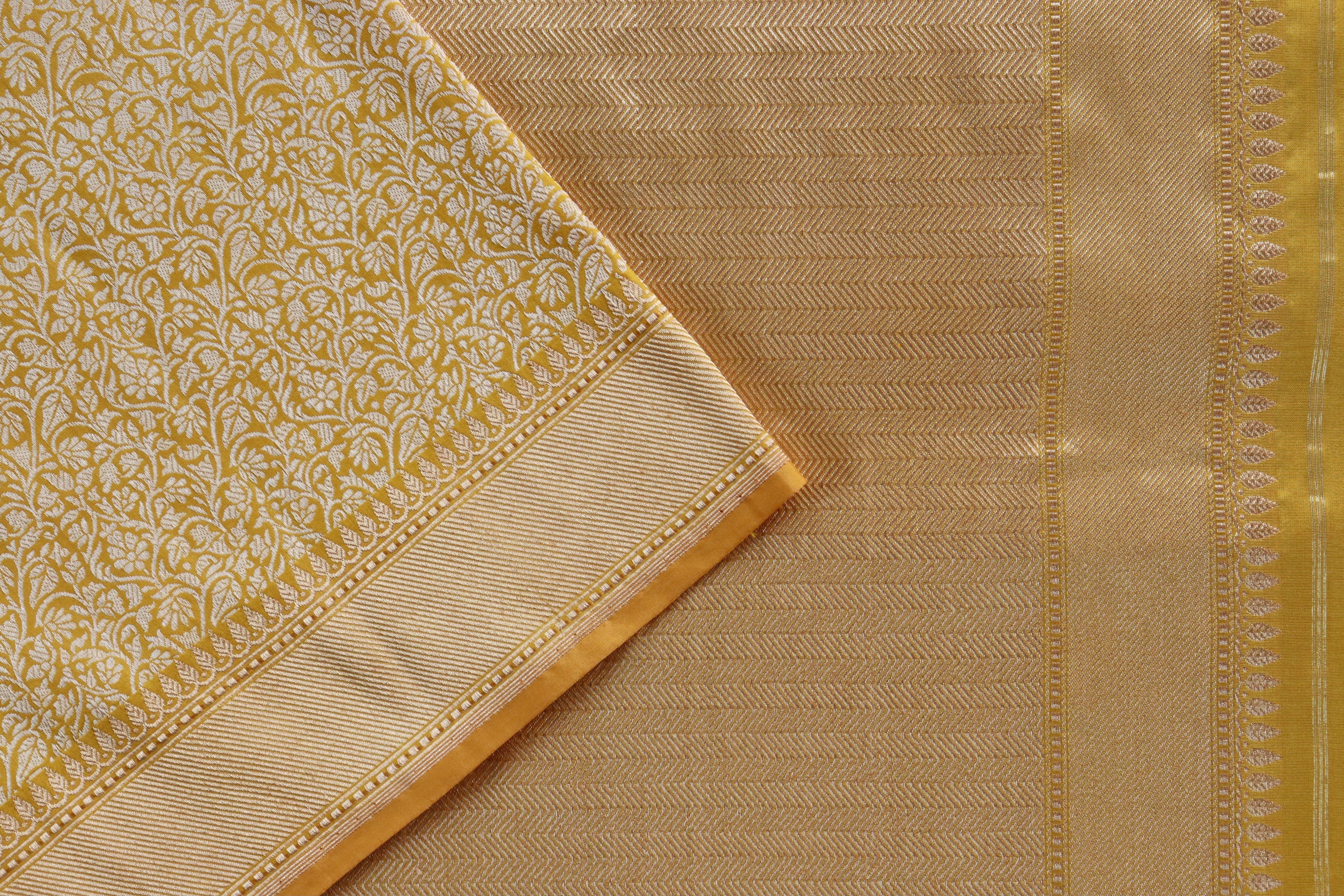 Gold Tanchoi Pure Silk Handloom Banarasi Saree