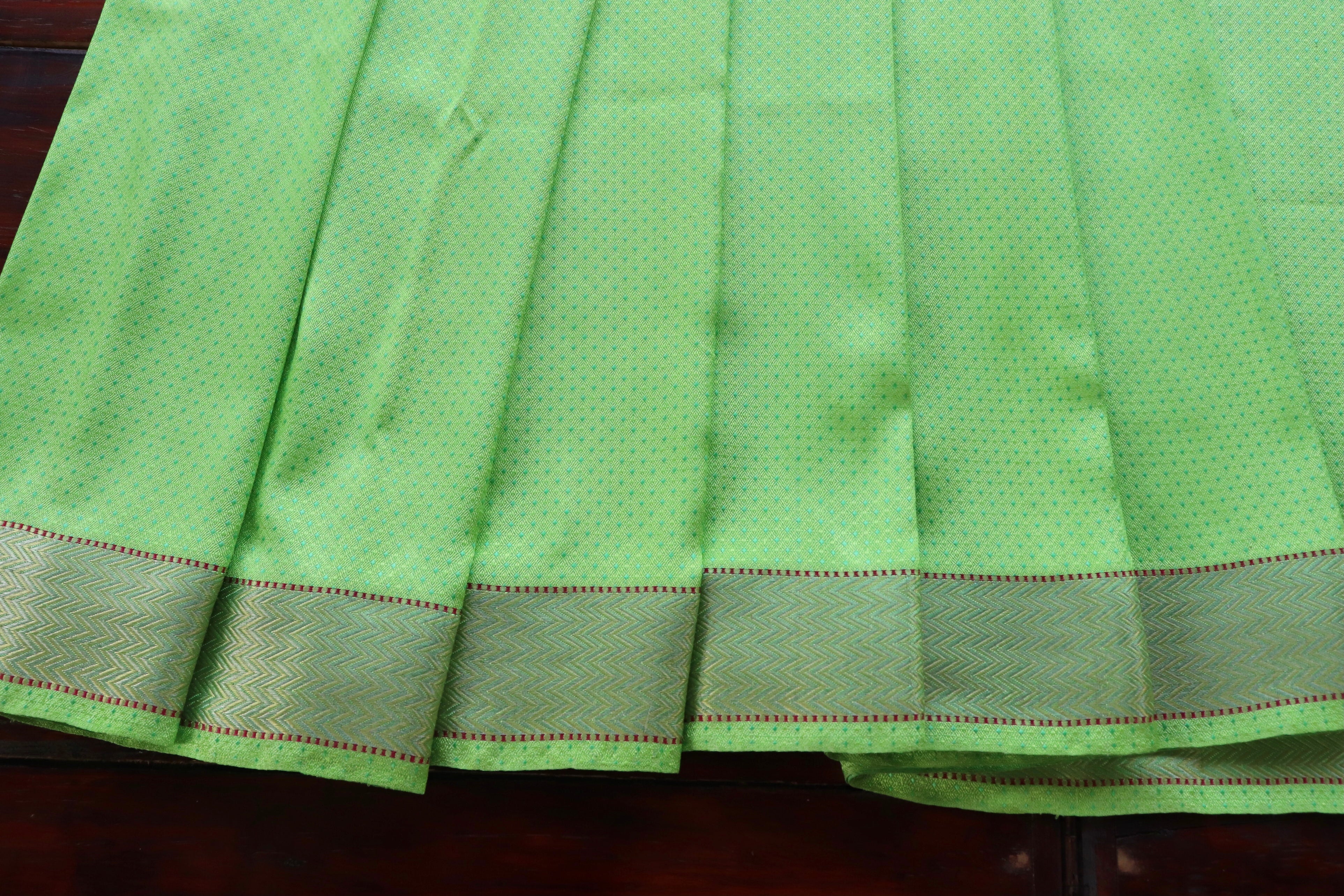 Green Do Rukhi Resham Handwoven Banarasi Tanchoi Silk Saree