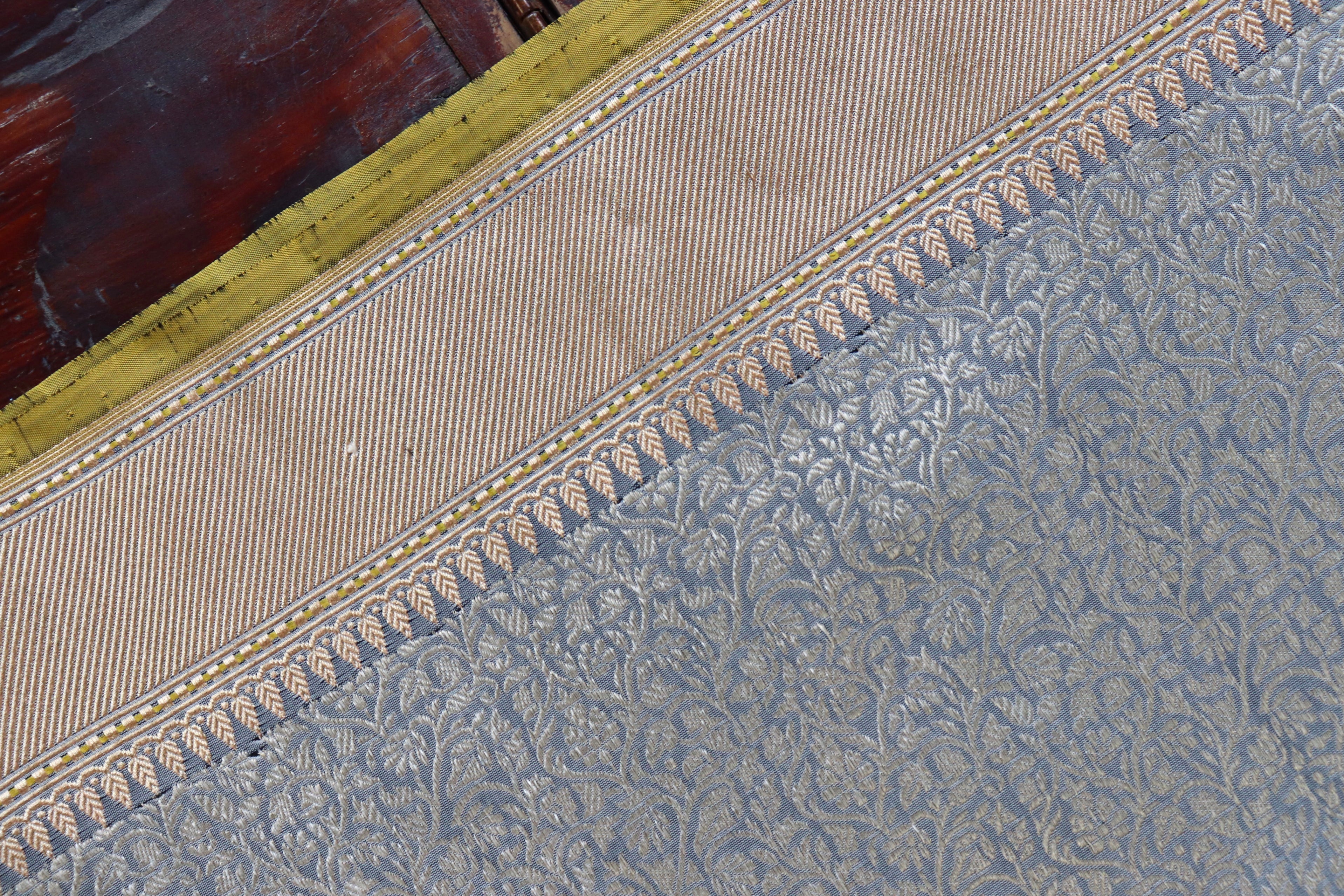 Silver Tanchoi Pure Silk Handloom Banarasi Saree