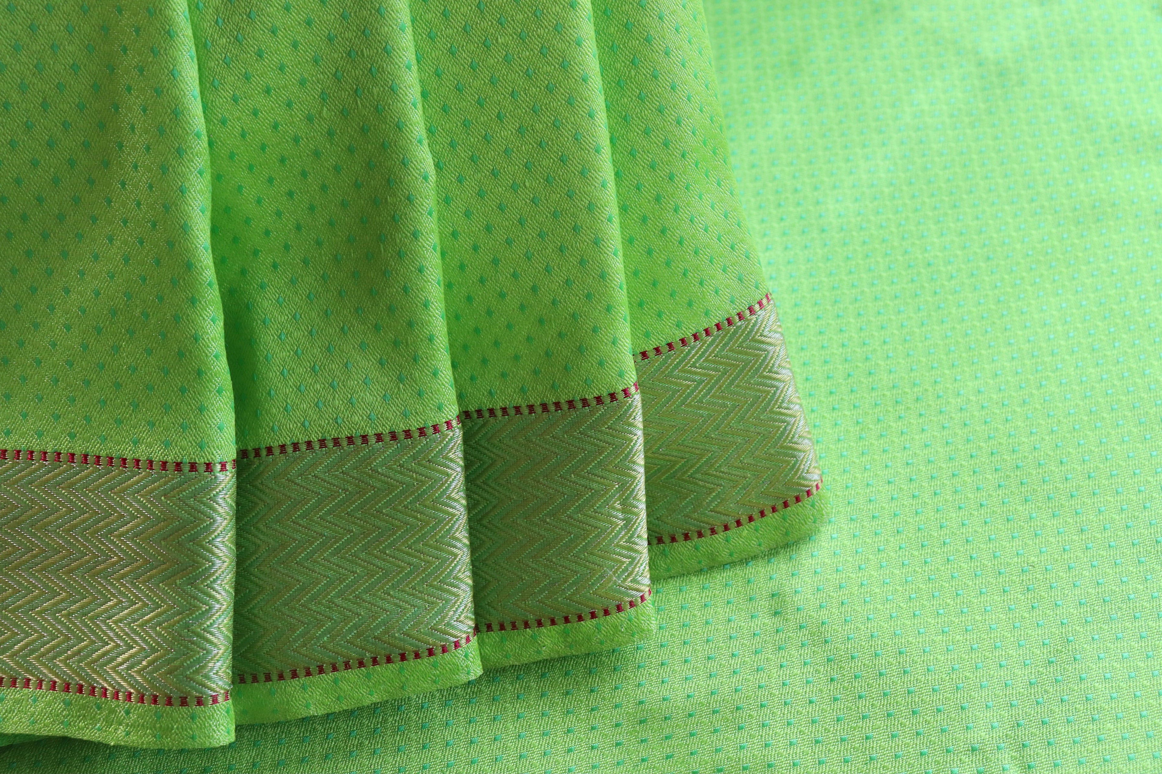 Green Do Rukhi Resham Handwoven Banarasi Tanchoi Silk Saree