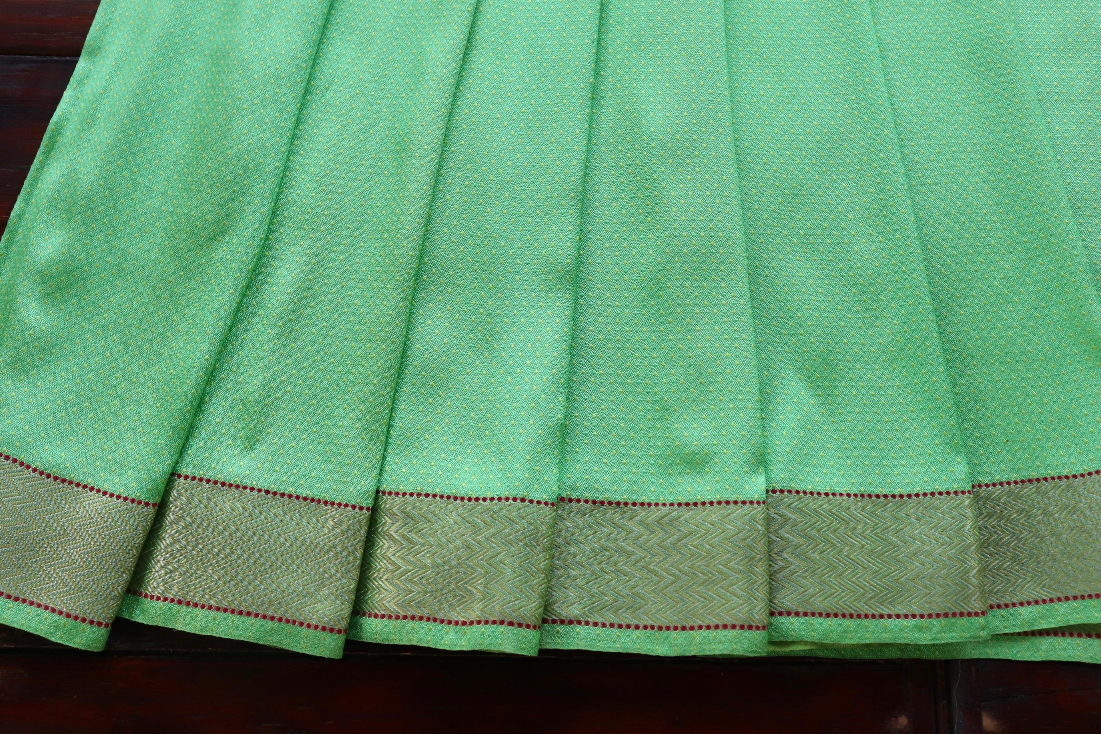 Green Do Rukhi Resham Handwoven Banarasi Tanchoi Silk Saree