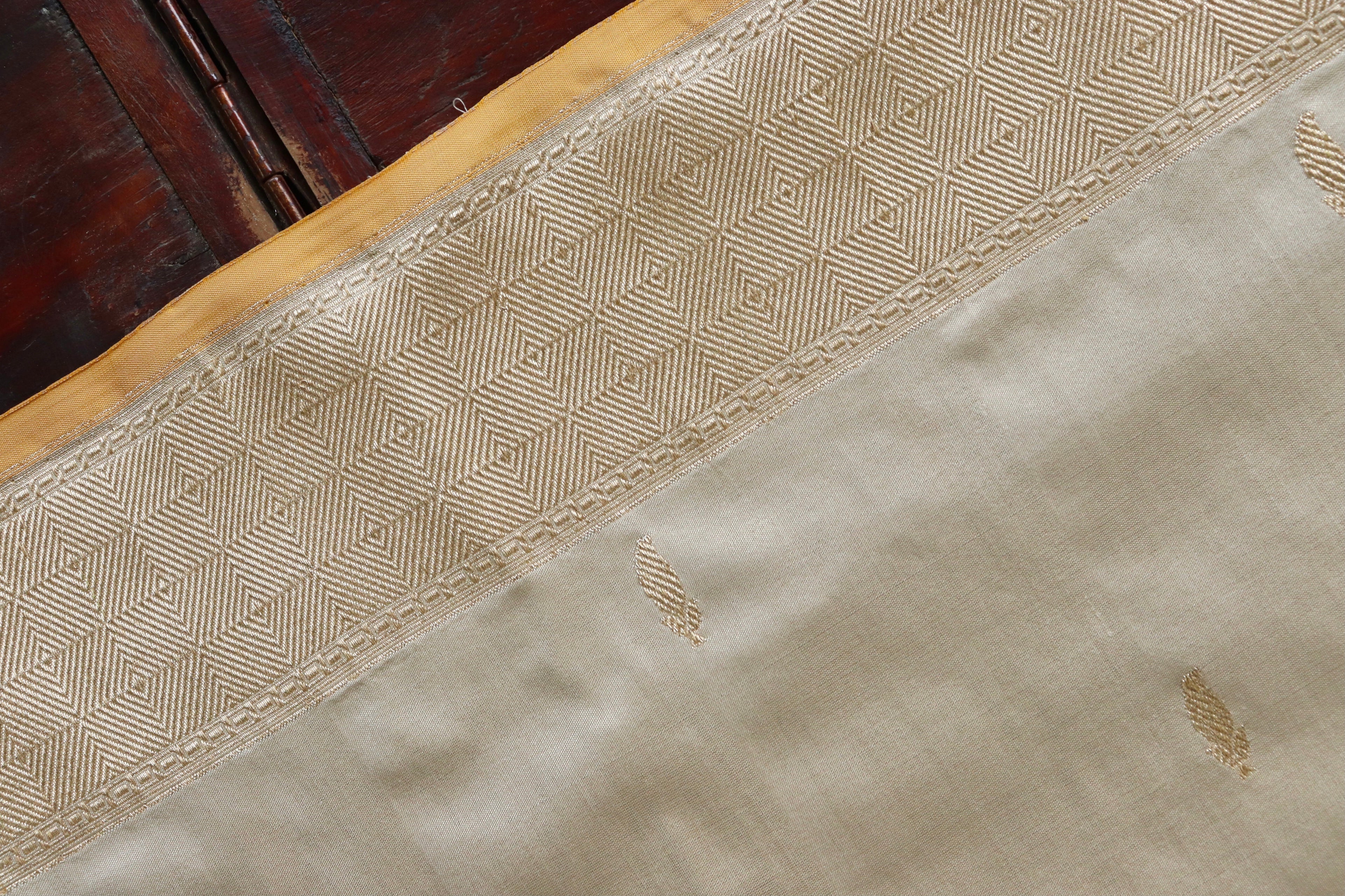 Cream Kairy Kuniya Pure Silk Handloom Banarasi Saree