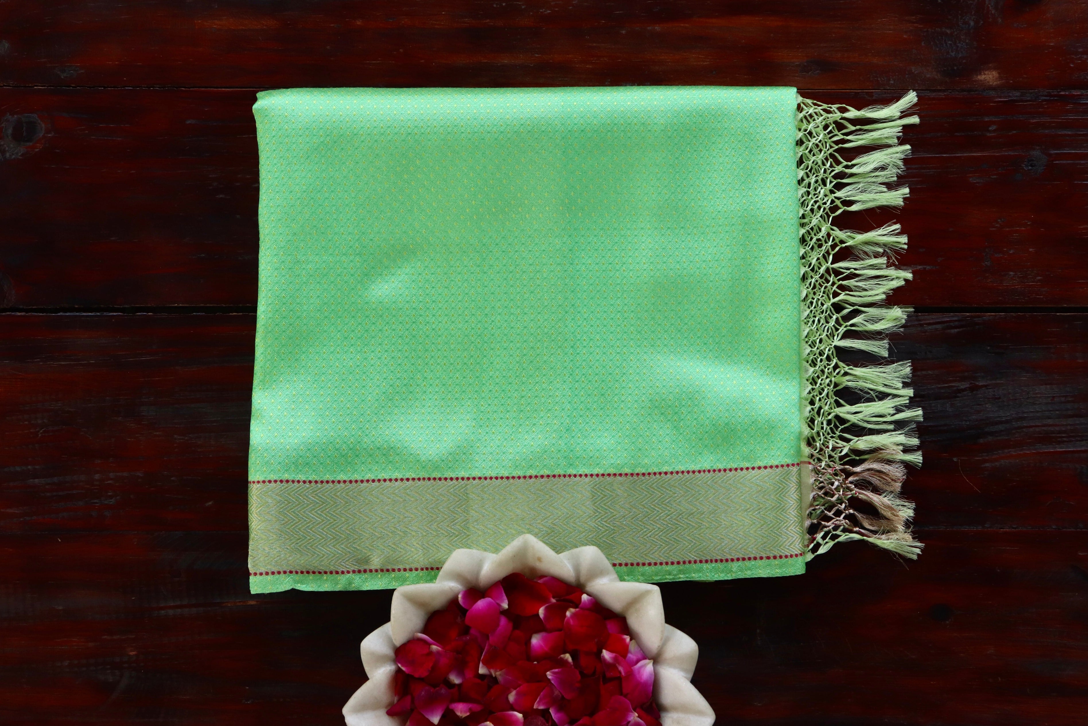 Green Do Rukhi Resham Handwoven Banarasi Tanchoi Silk Saree