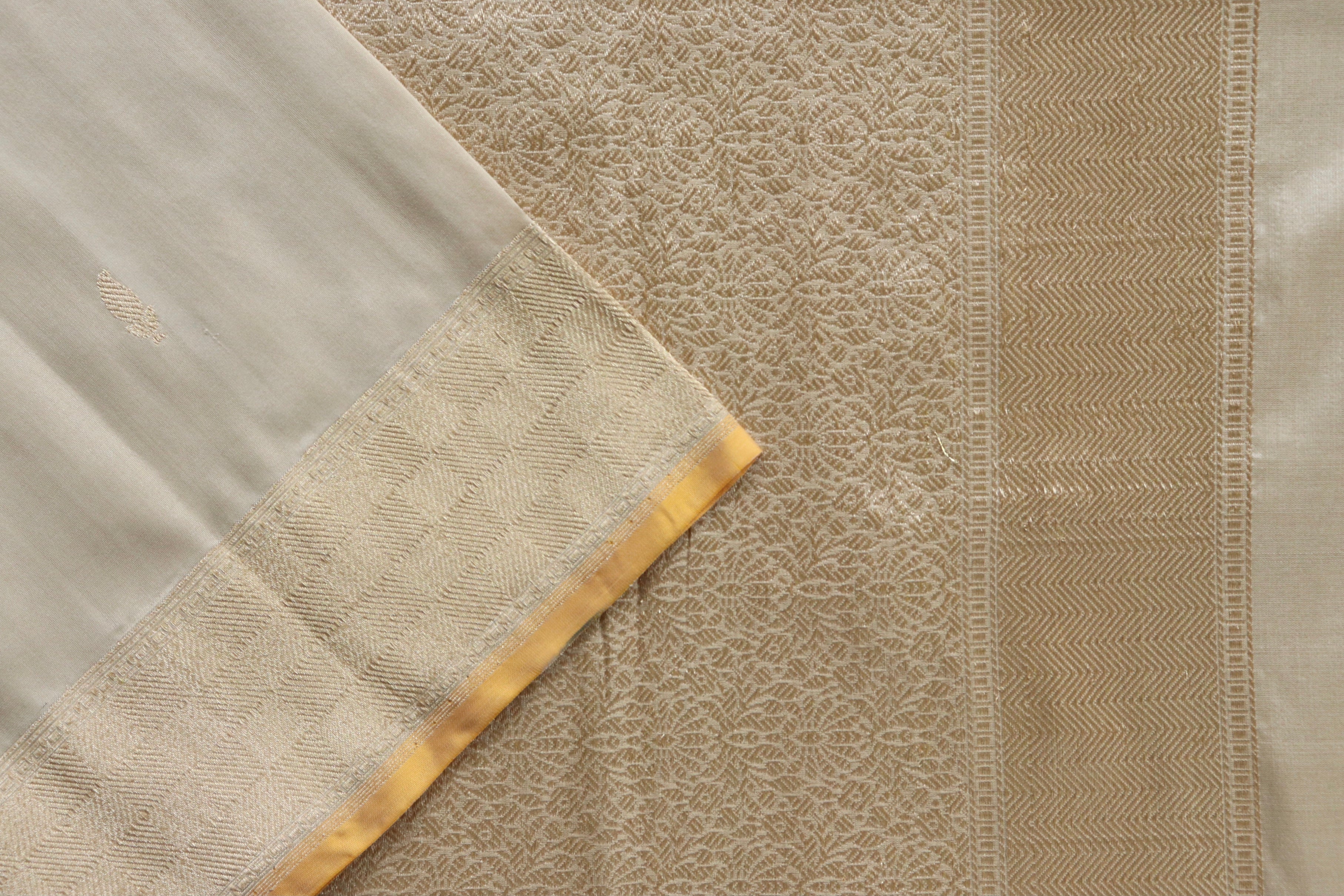 Cream Kairy Kuniya Pure Silk Handloom Banarasi Saree