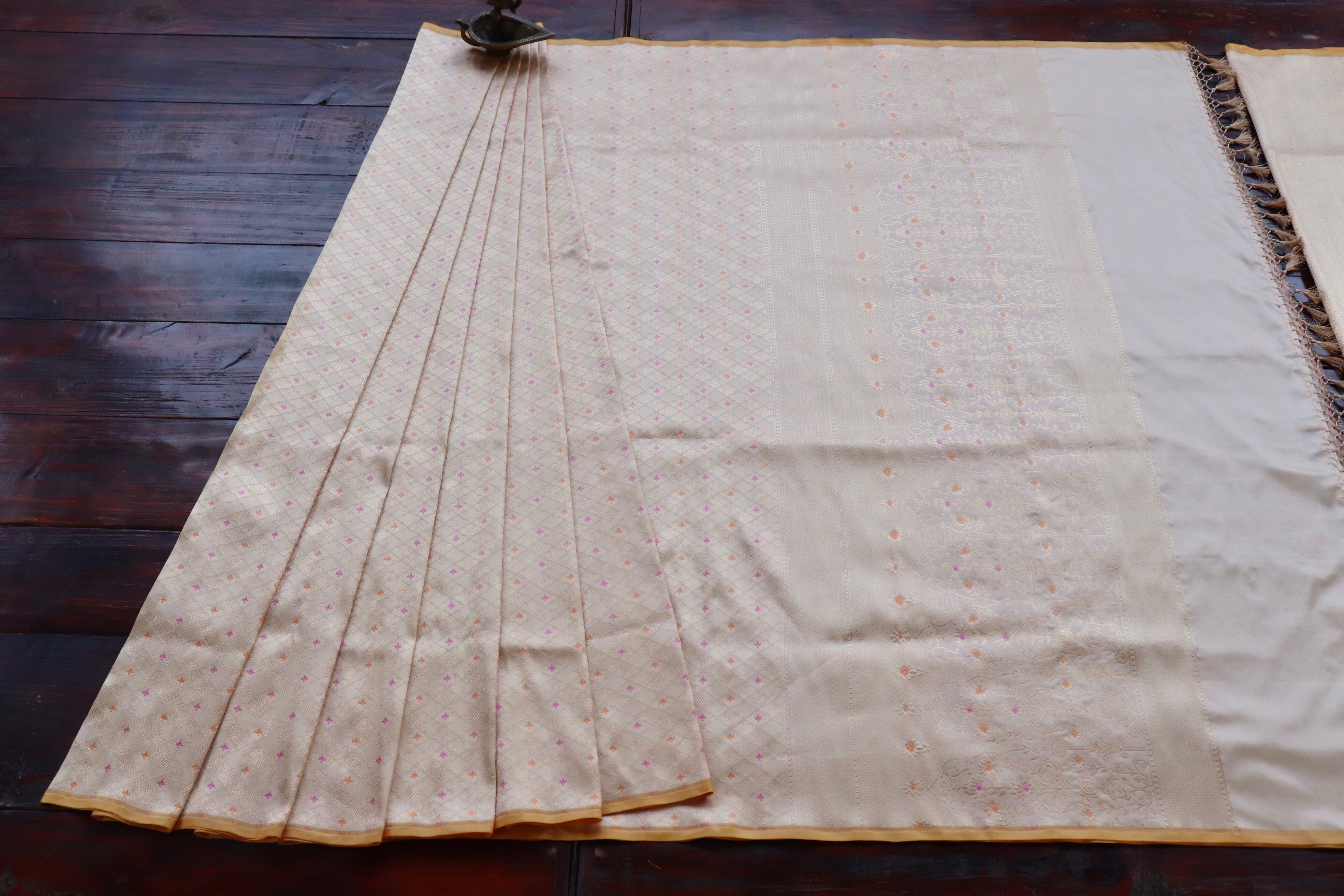 Ivory Meenadar Tanchoi Pure Silk Handloom Banarasi Saree