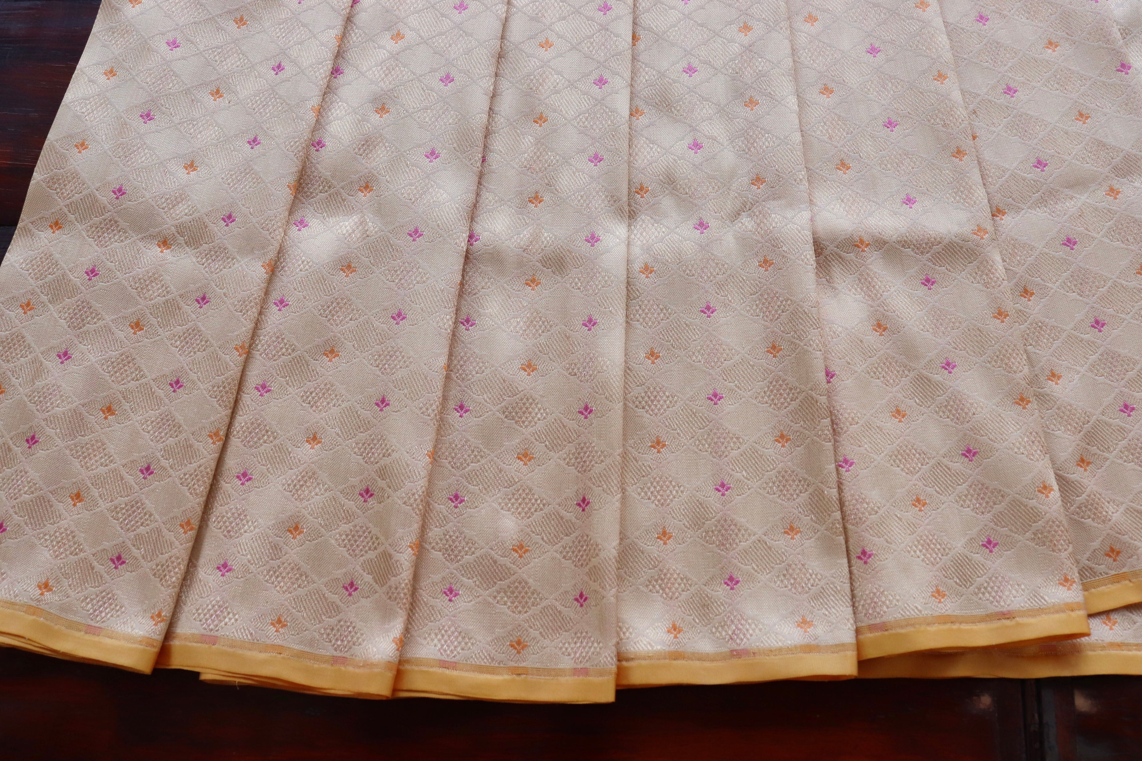 Ivory Meenadar Tanchoi Pure Silk Handloom Banarasi Saree