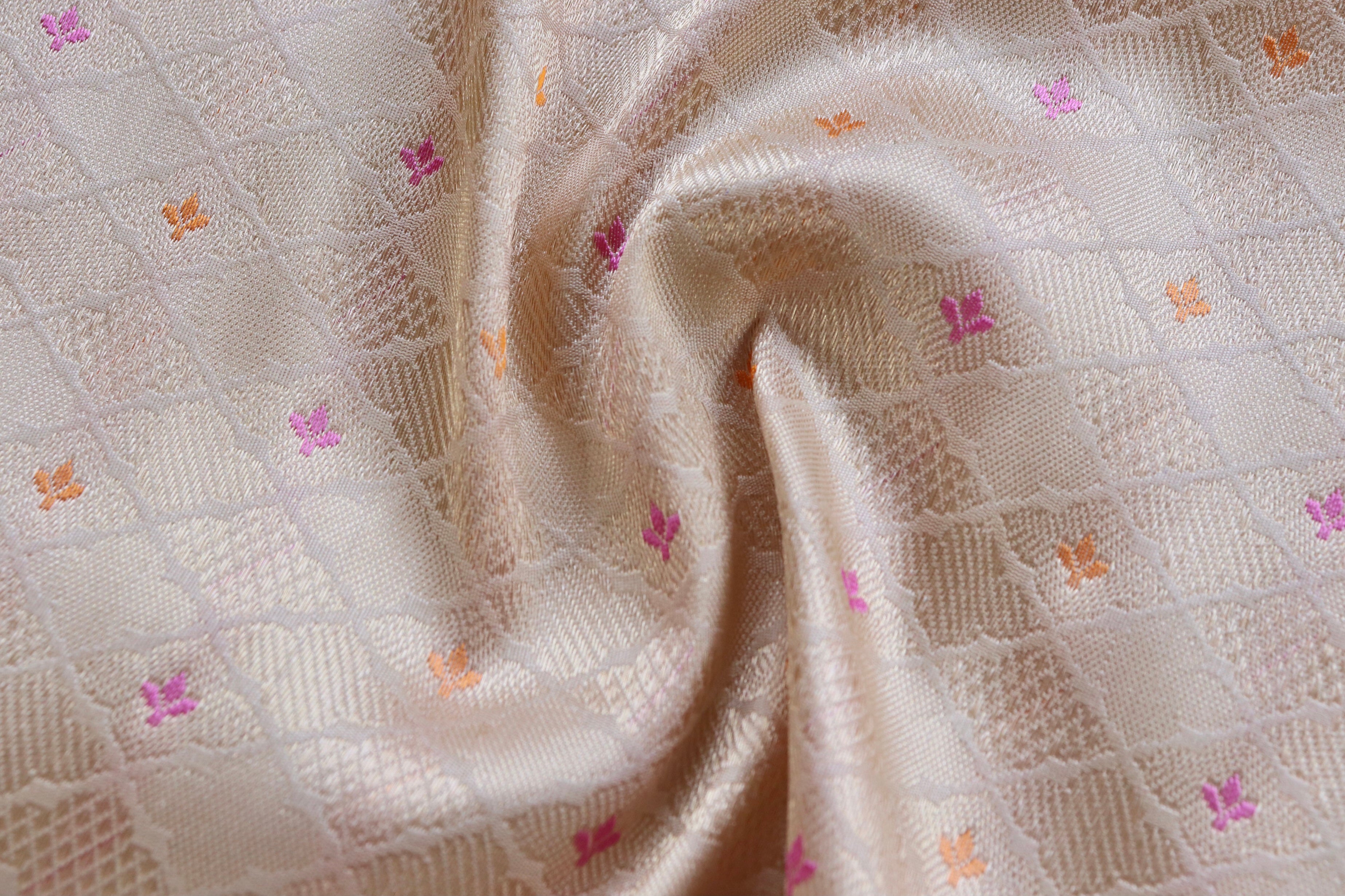 Ivory Meenadar Tanchoi Pure Silk Handloom Banarasi Saree