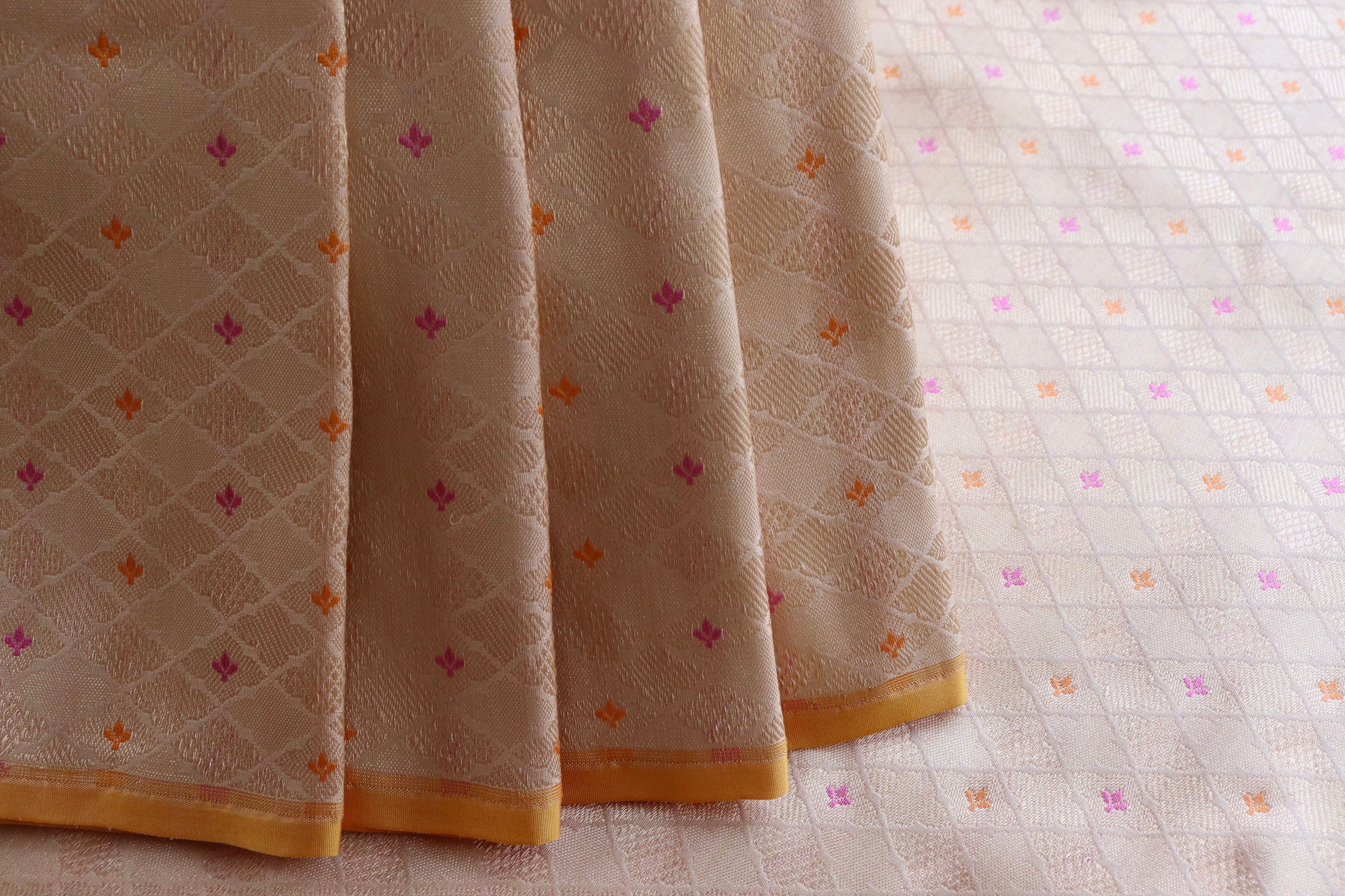 Ivory Meenadar Tanchoi Pure Silk Handloom Banarasi Saree