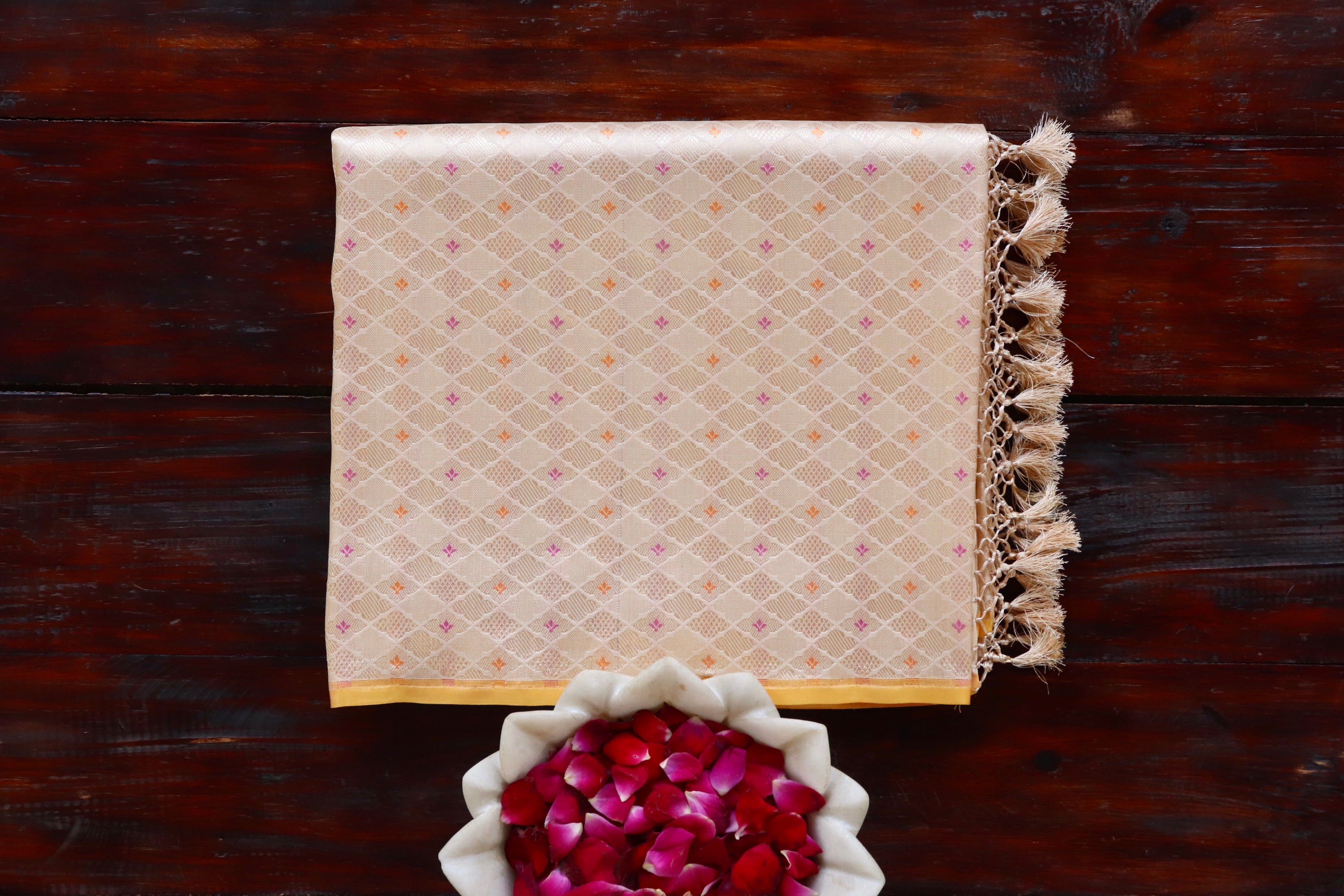 Ivory Meenadar Tanchoi Pure Silk Handloom Banarasi Saree