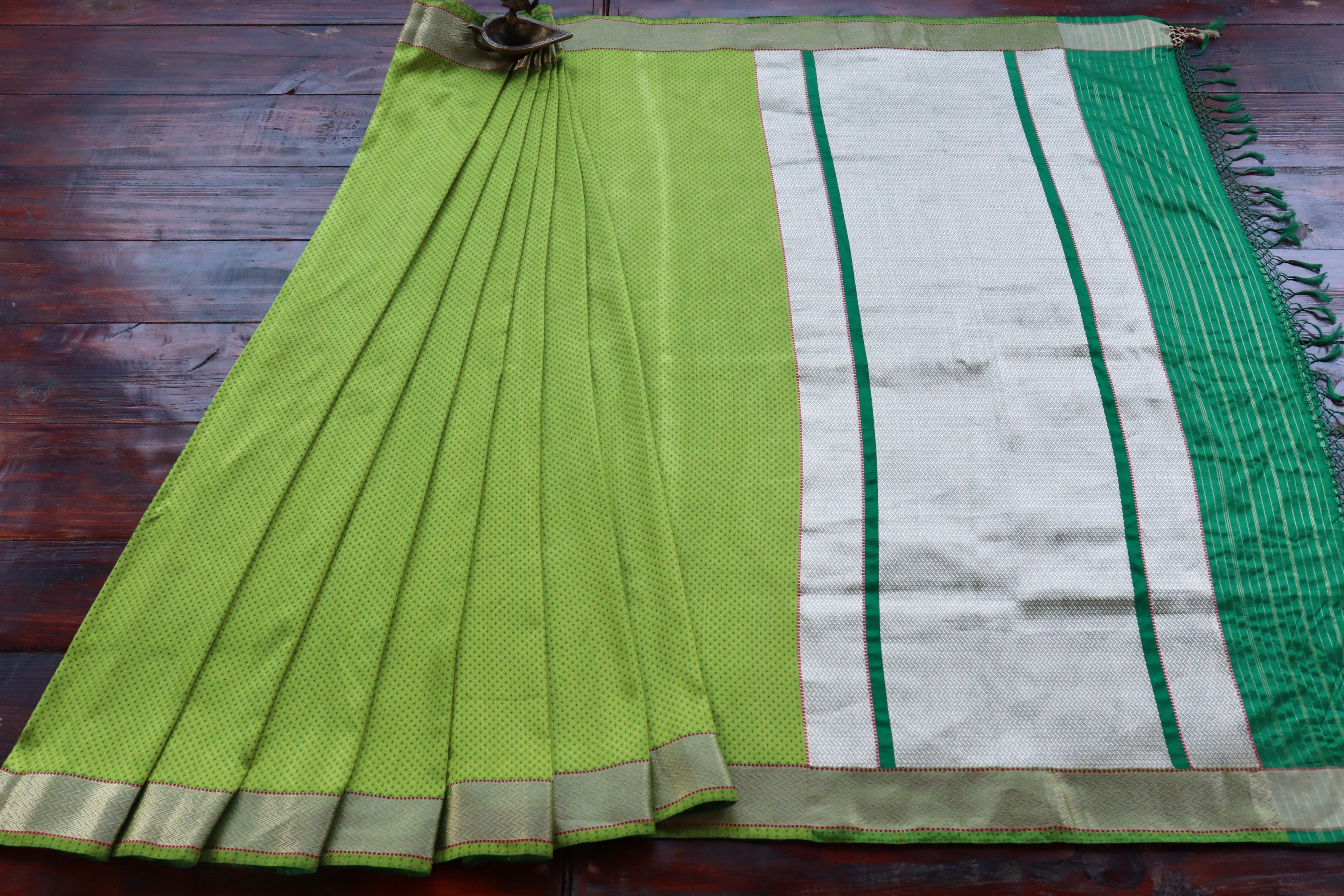 Shades Of Green Do Rukhi Resham Handwoven Banarasi Tanchoi Silk Saree