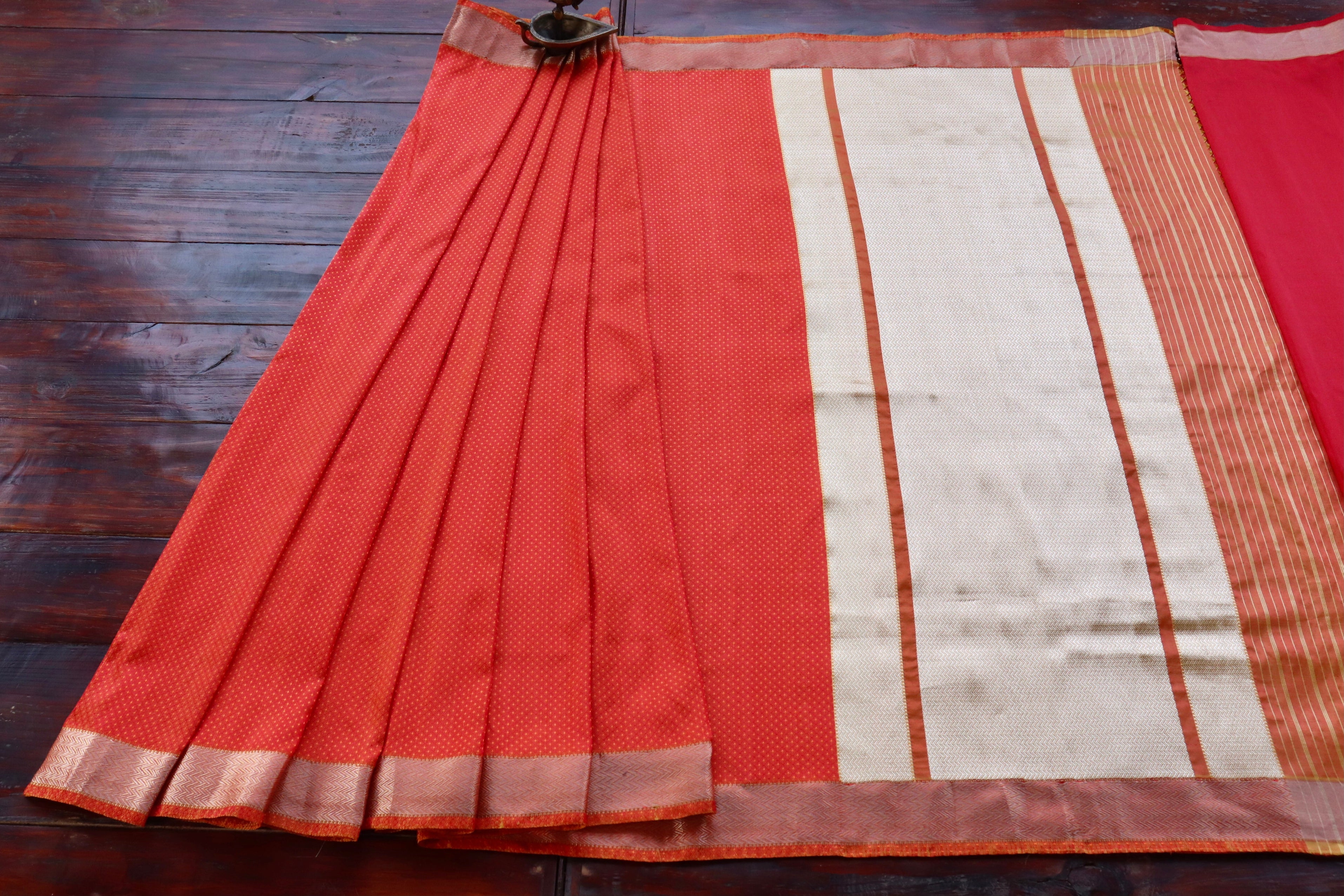 Red and Orange Do Rukhi Resham Handwoven Banarasi Tanchoi Silk Saree