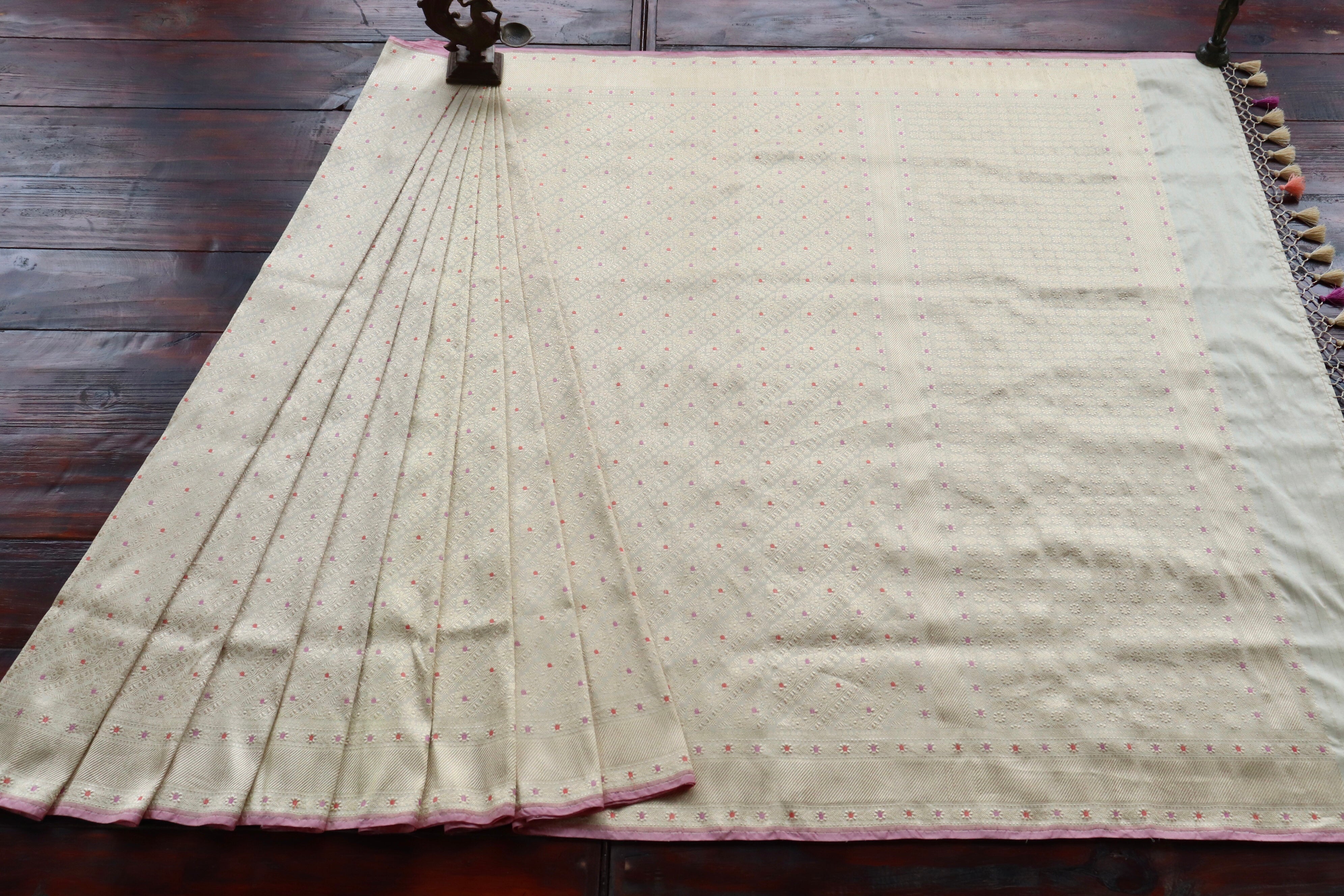 Cream Meenadar Adda Tanchoi Pure Silk Handloom Banarasi Saree