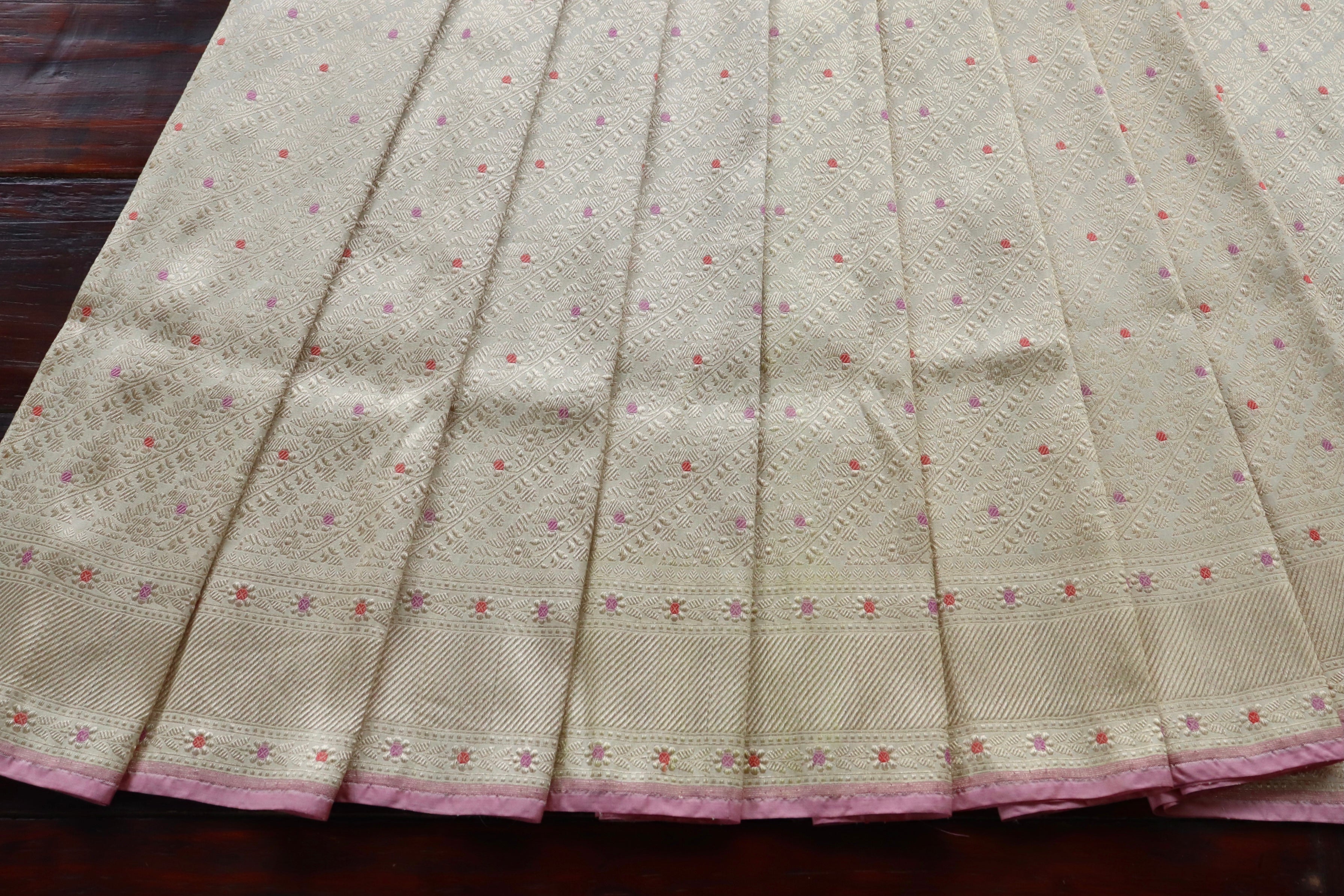 Cream Meenadar Adda Tanchoi Pure Silk Handloom Banarasi Saree