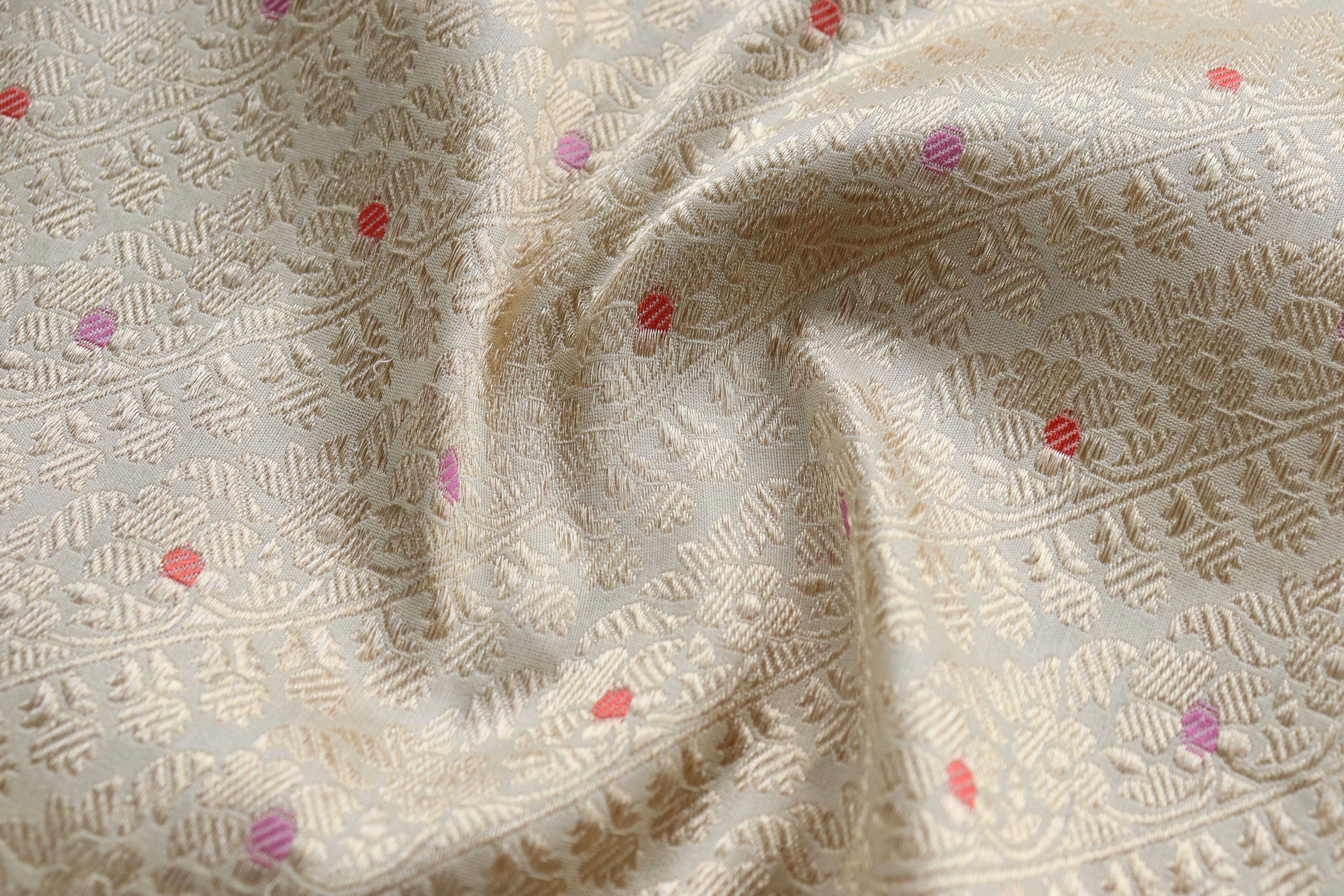 Cream Meenadar Adda Tanchoi Pure Silk Handloom Banarasi Saree