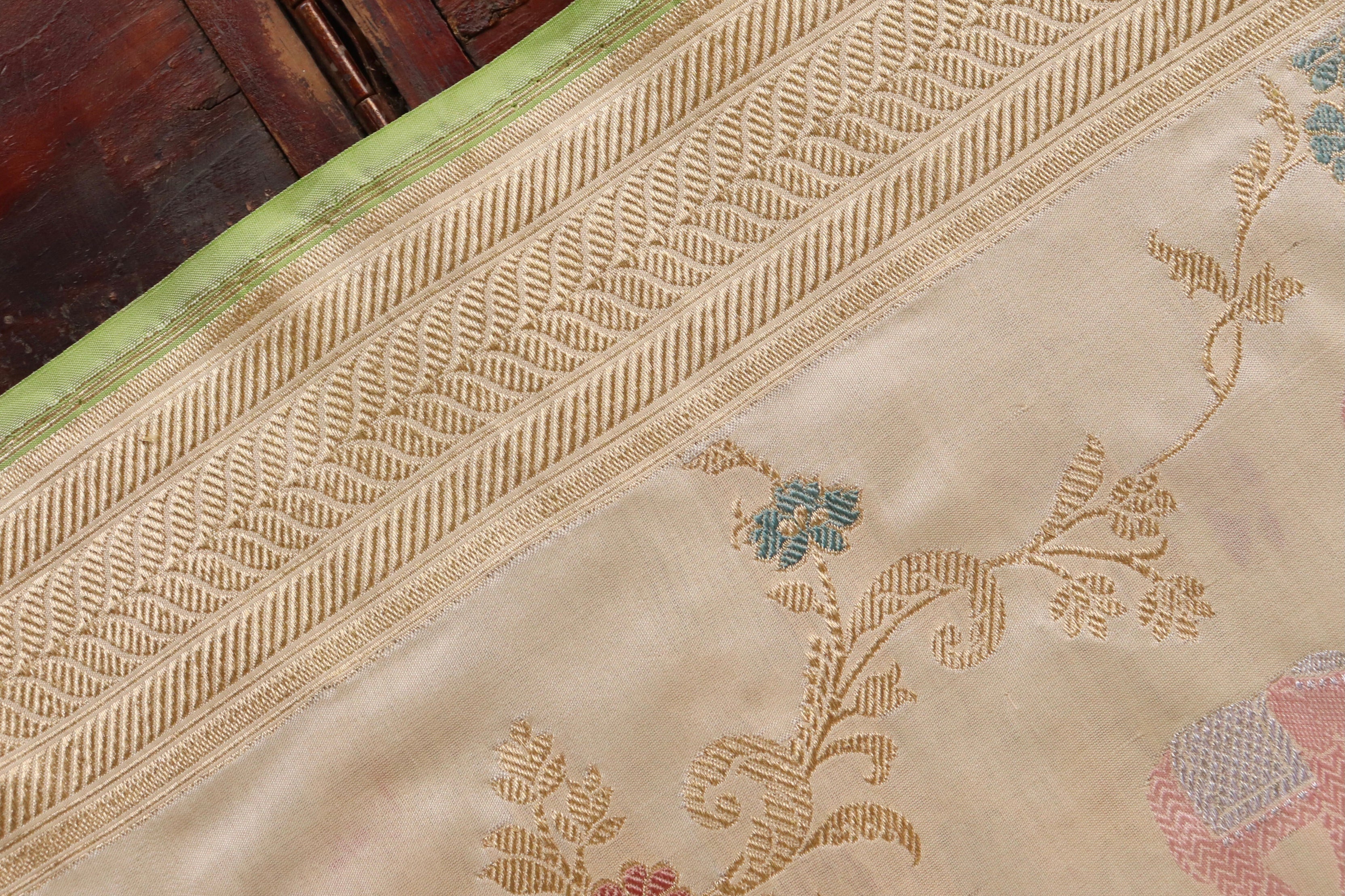 Ivory Kadhua Shikargah Pure Silk Handloom Banarasi Saree