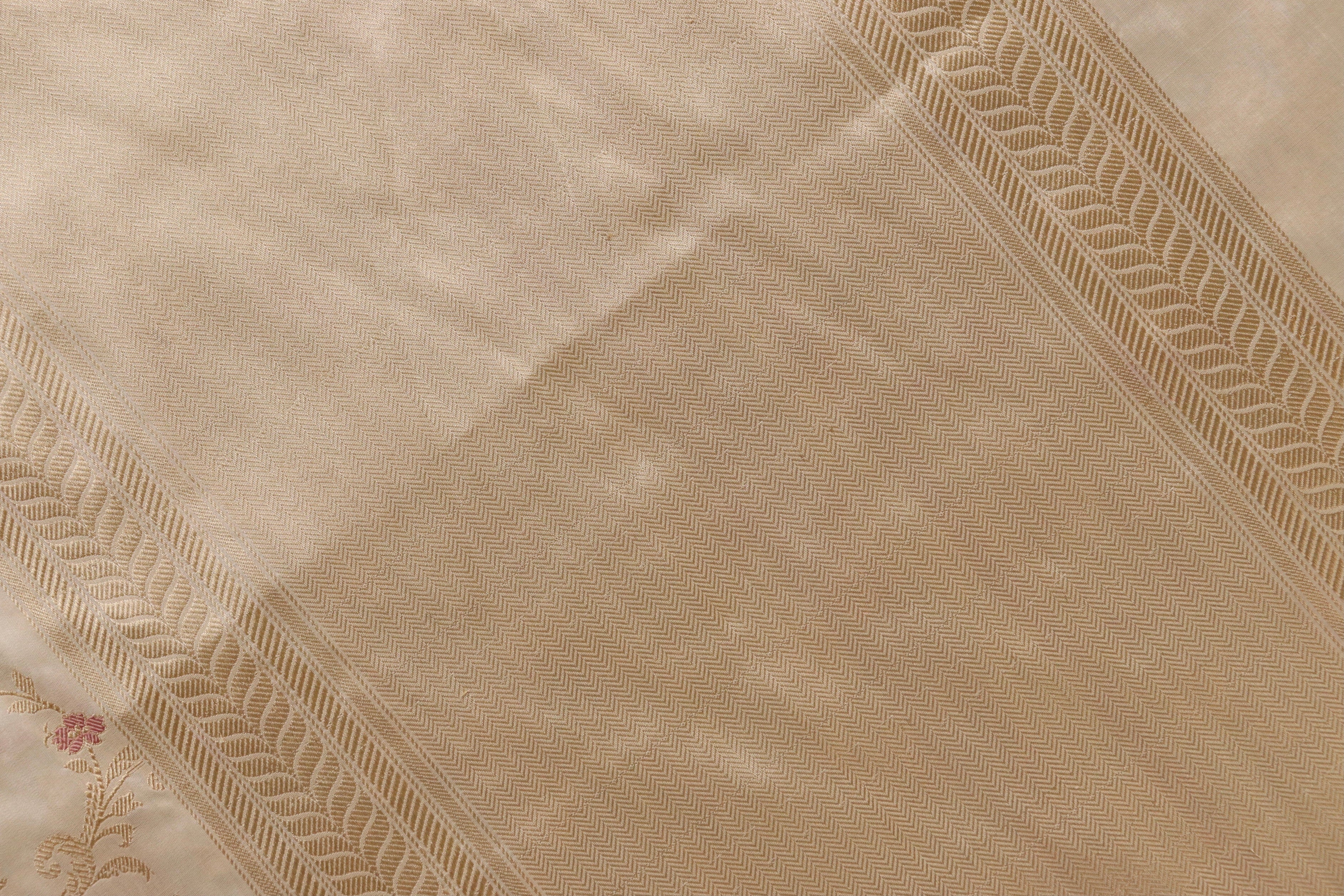 Ivory Kadhua Shikargah Pure Silk Handloom Banarasi Saree
