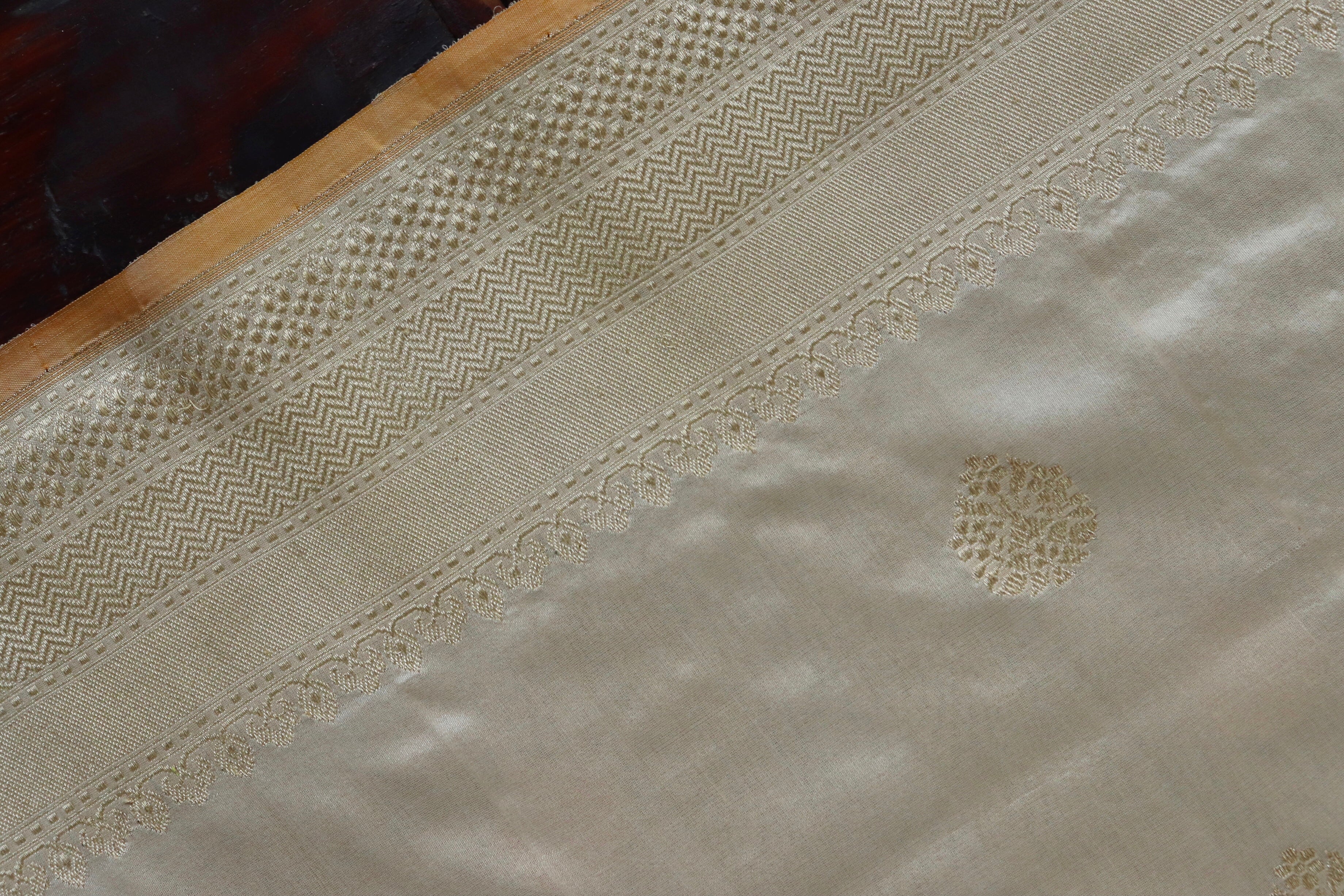 Cream Katan Silk Leaf Motif Handloom Banarasi Saree