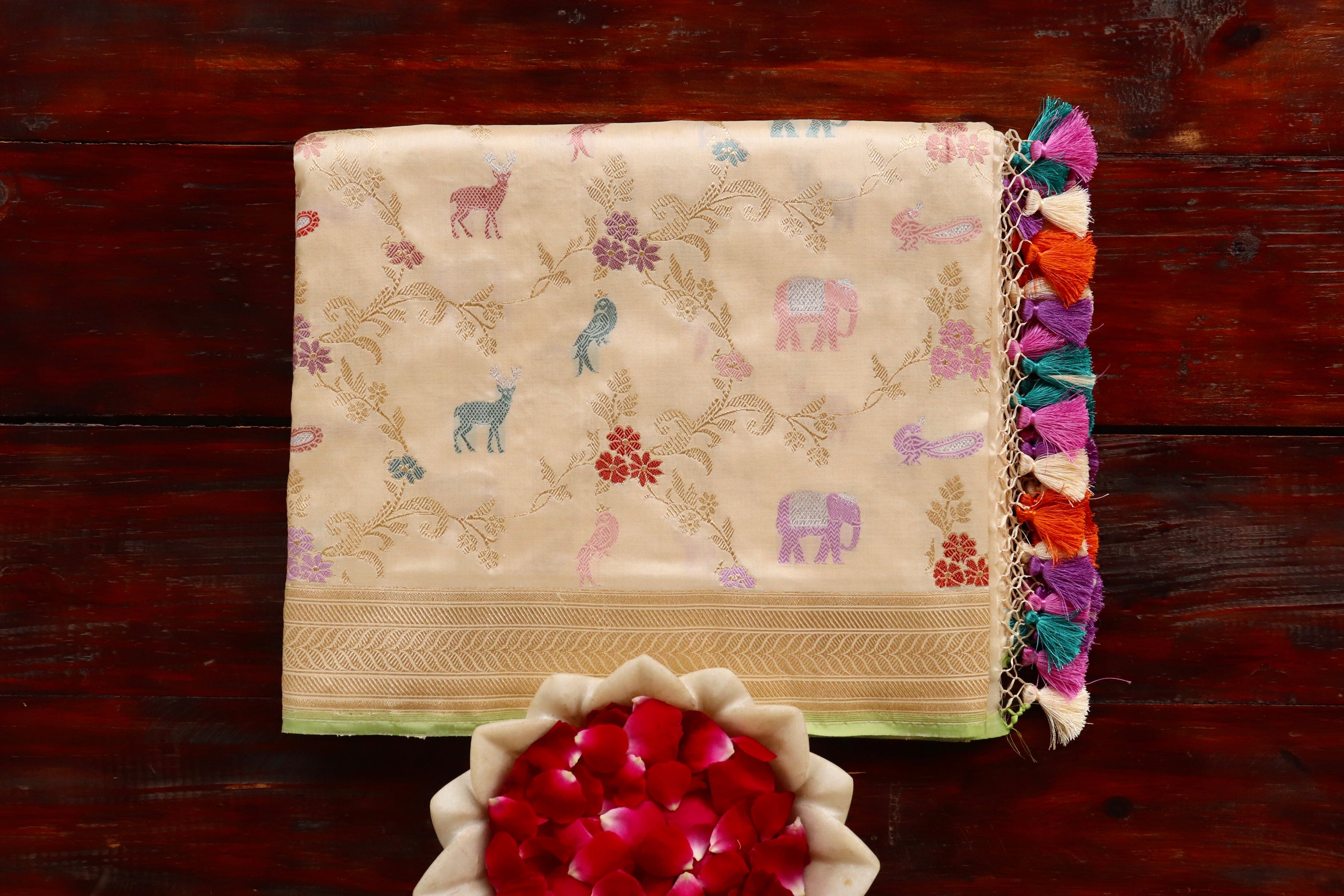 Ivory Kadhua Shikargah Pure Silk Handloom Banarasi Saree